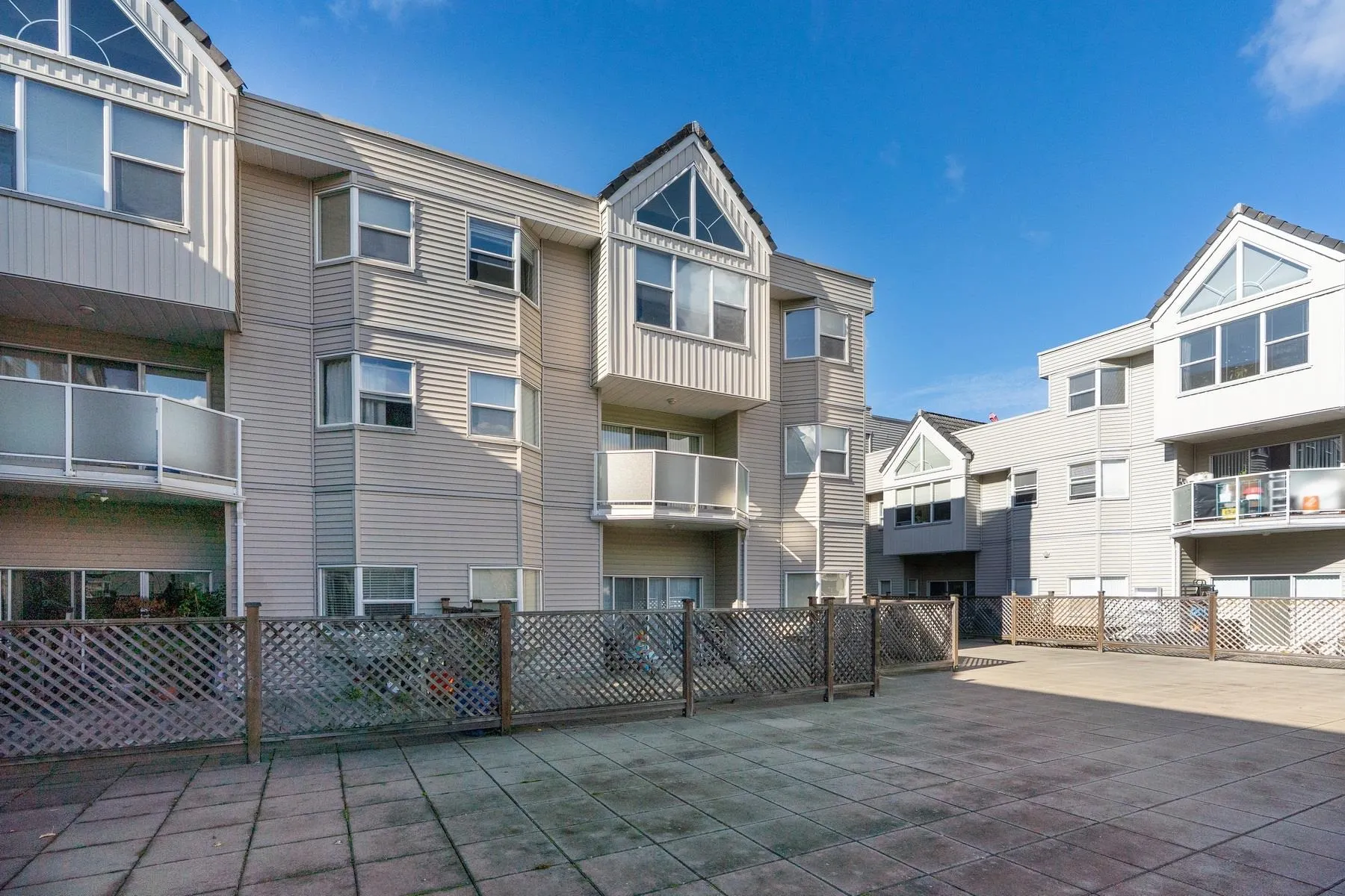 202 7011 Blundell Road