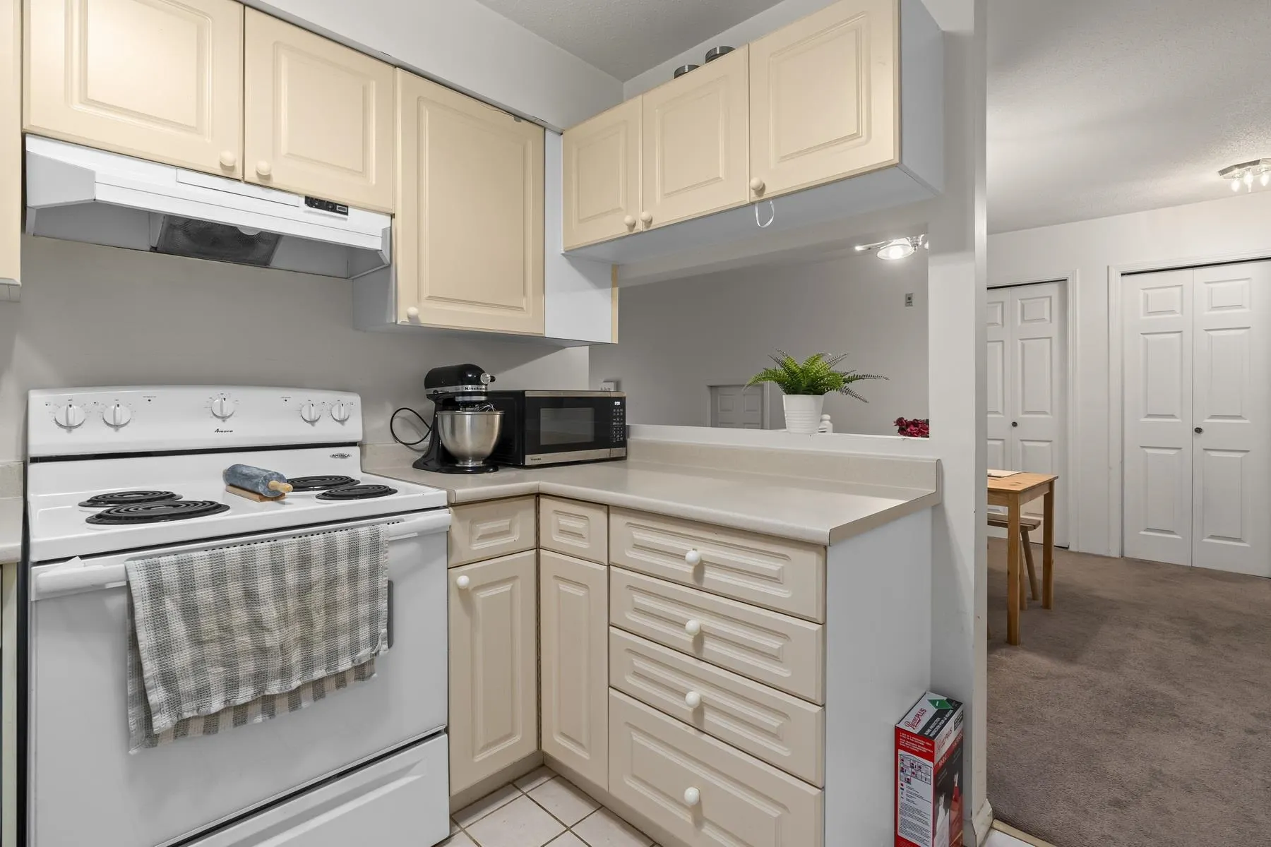 202 7011 Blundell Road