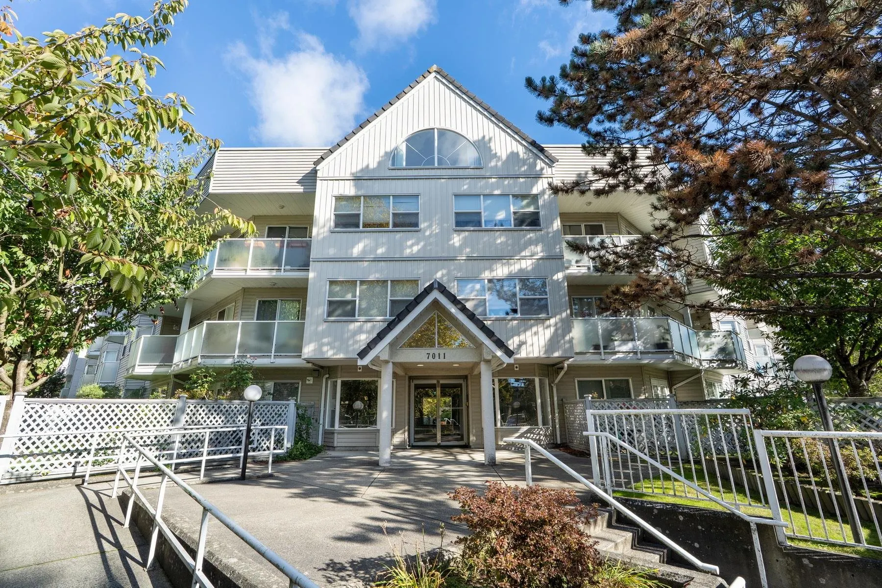 202 7011 Blundell Road