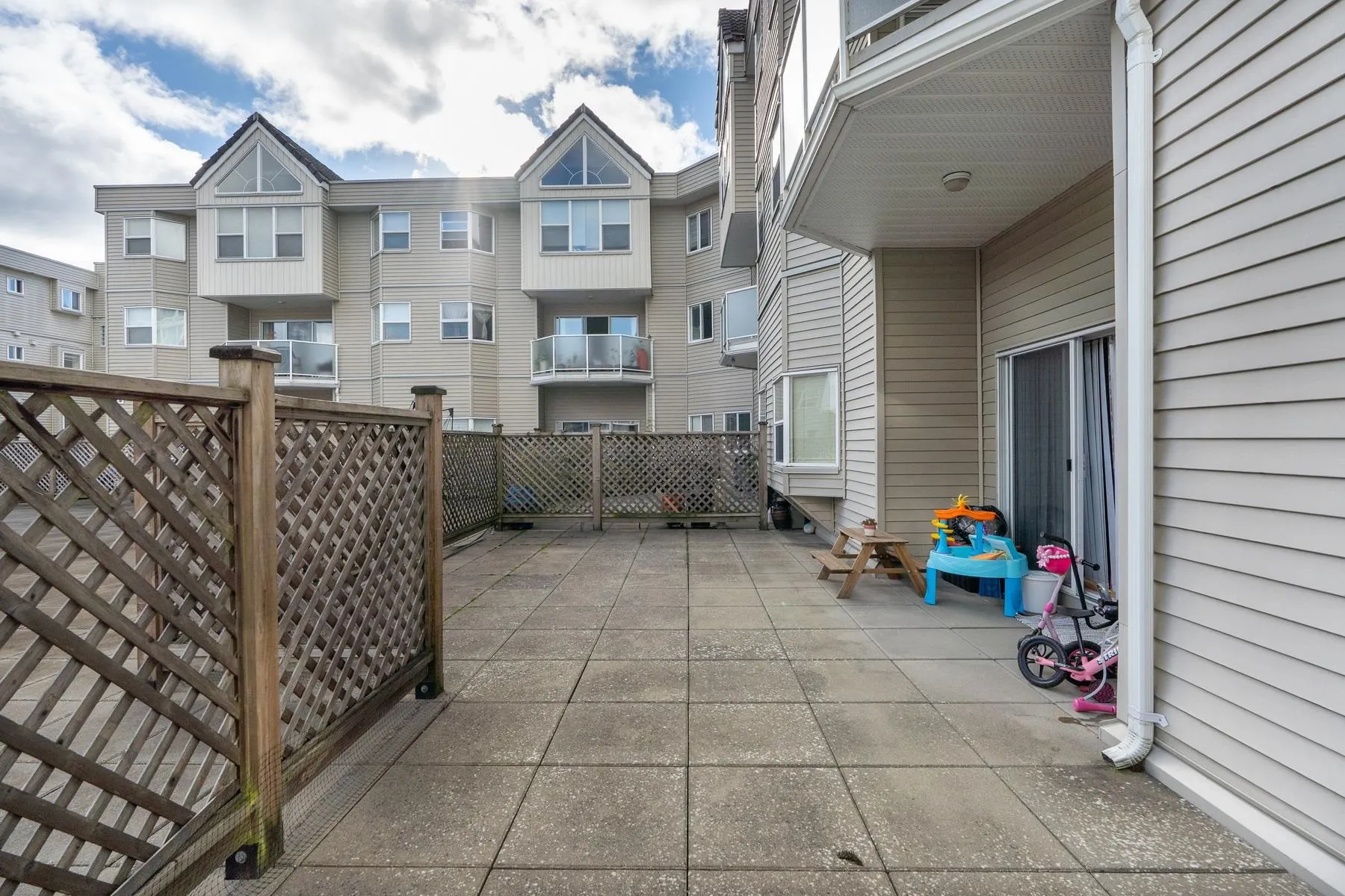 202 7011 Blundell Road