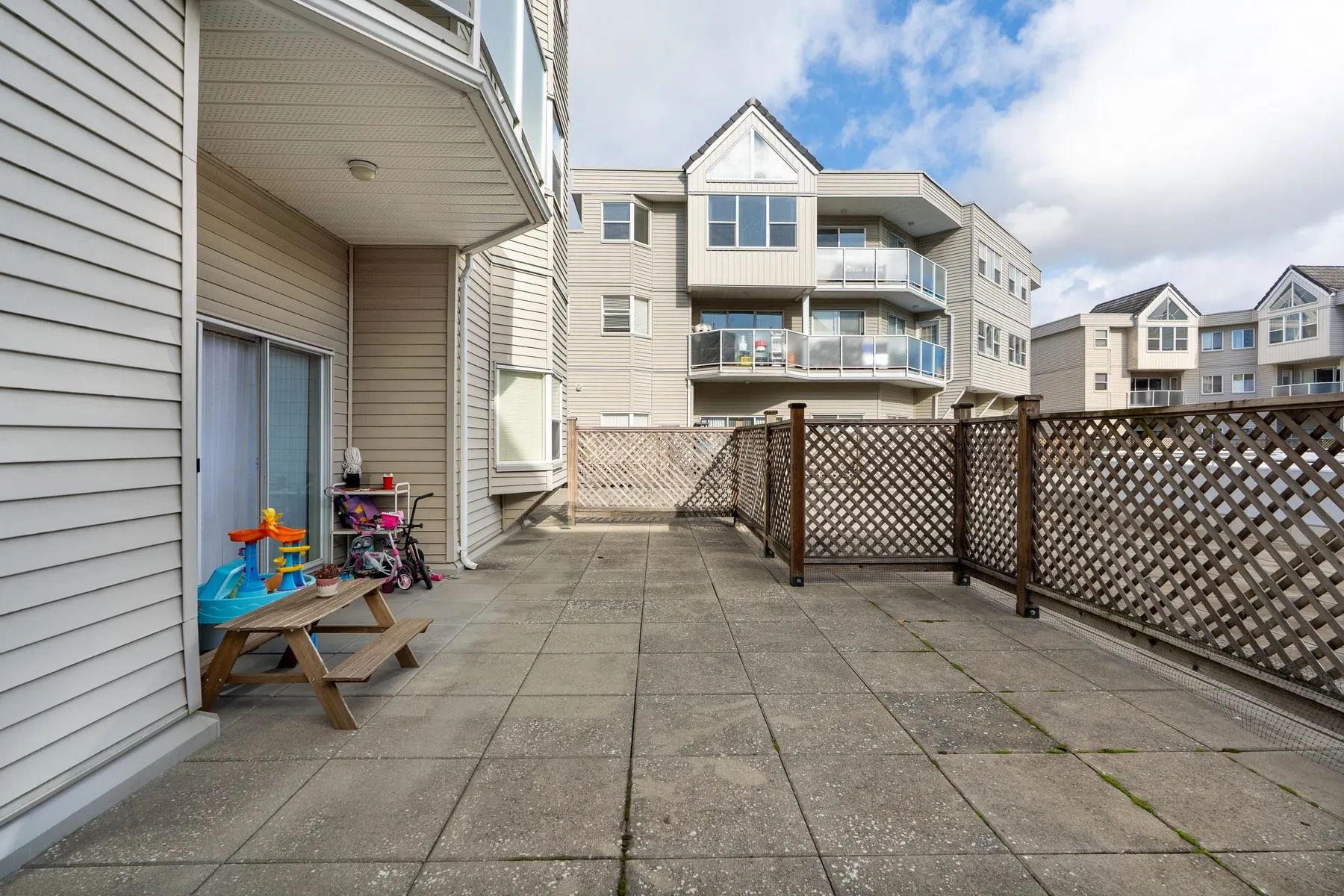 202 7011 Blundell Road