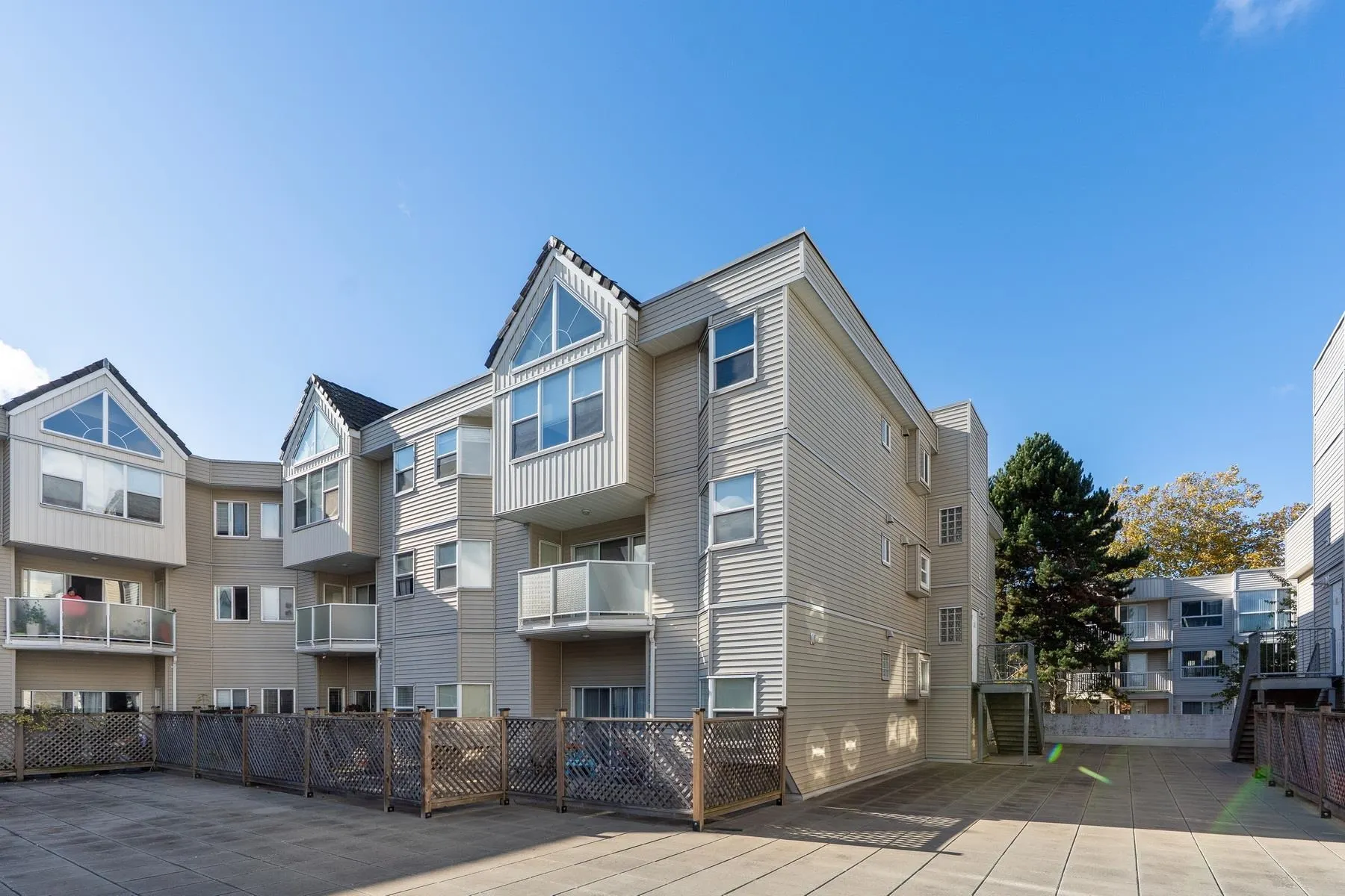 202 7011 Blundell Road