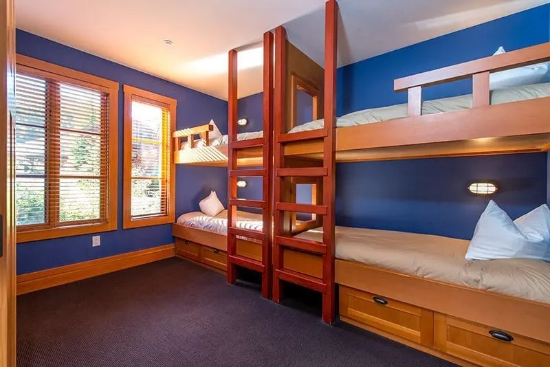 18 C 2300 Nordic Drive