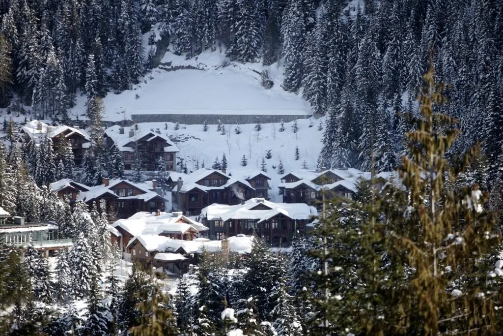 18 C 2300 Nordic Drive