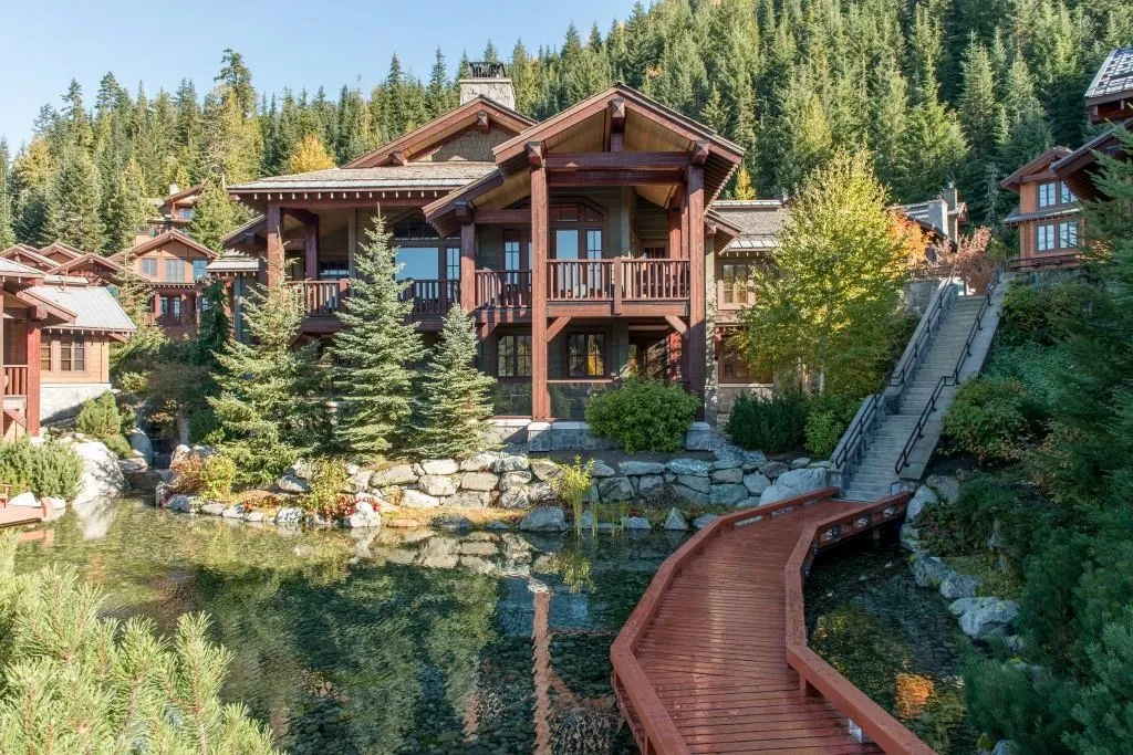 18 C 2300 Nordic Drive