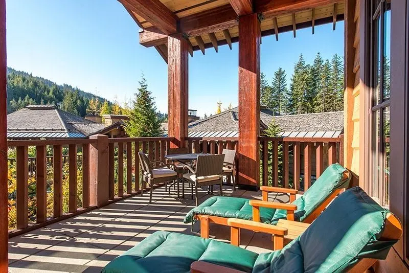 18 C 2300 Nordic Drive