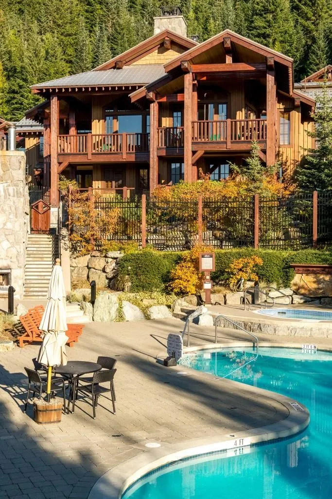 18 C 2300 Nordic Drive