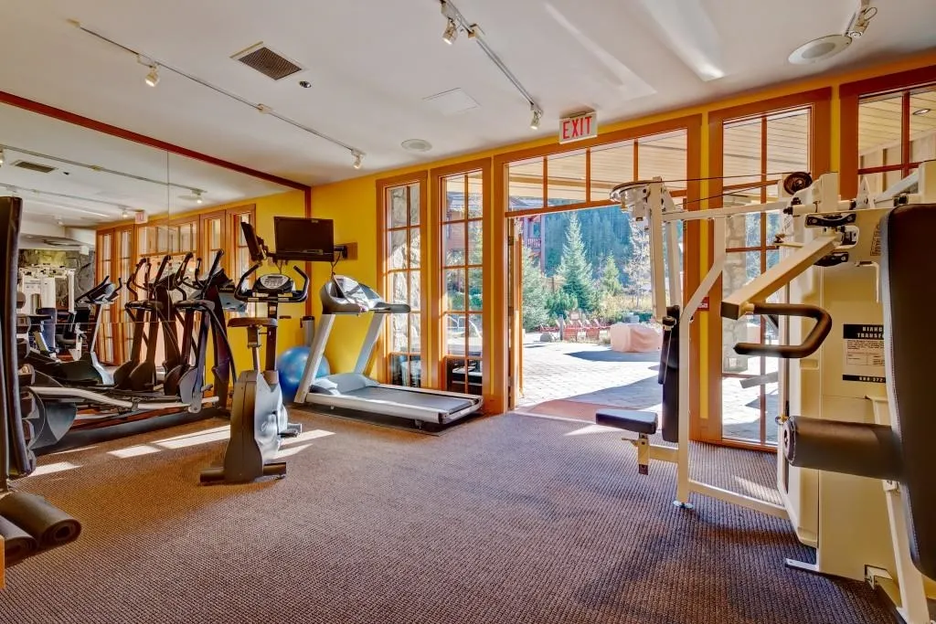 18 C 2300 Nordic Drive