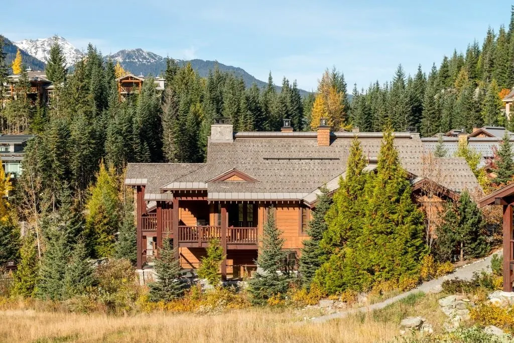 18 C 2300 Nordic Drive