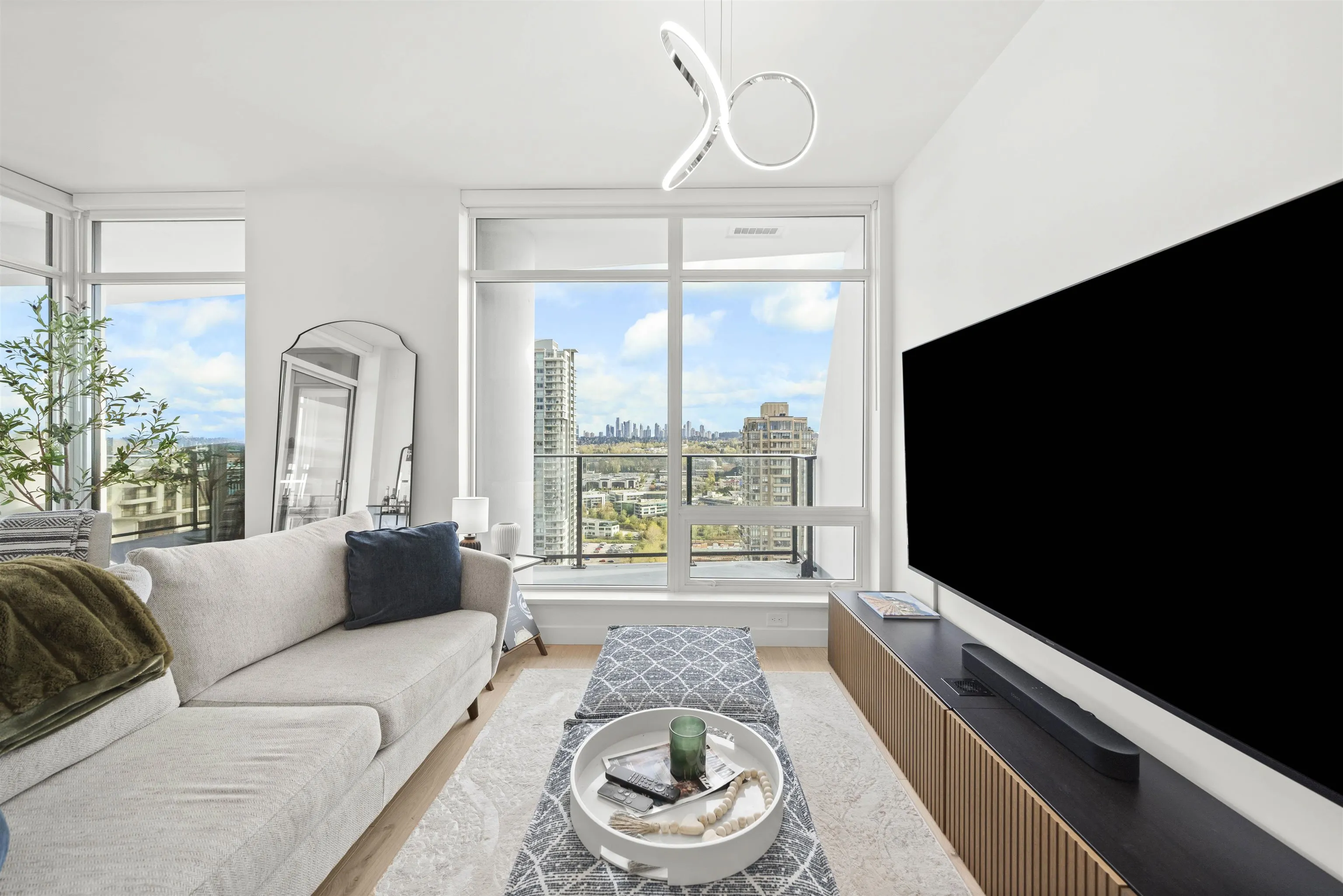 2609 2181 Madison Avenue