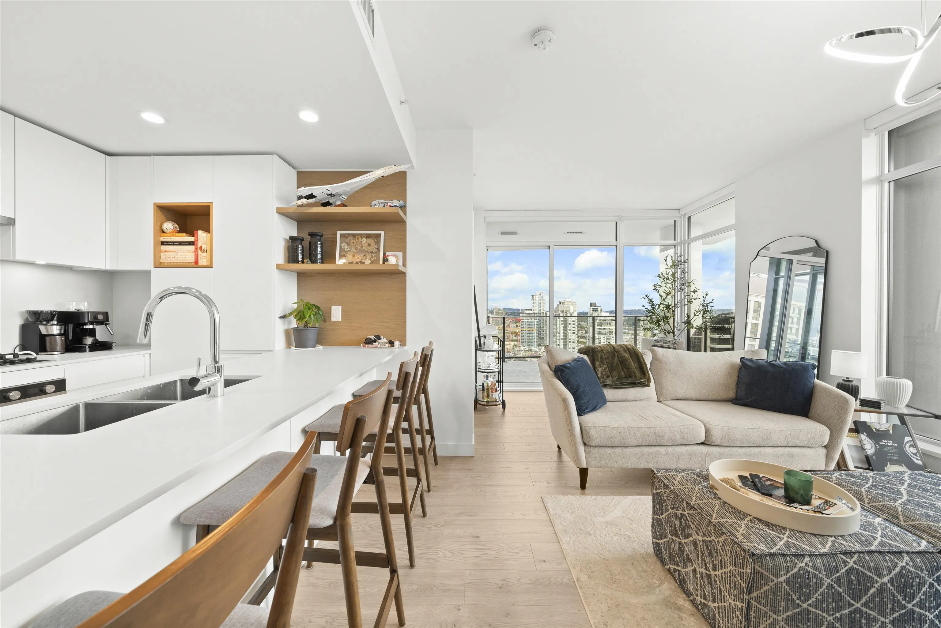 2609 2181 Madison Avenue