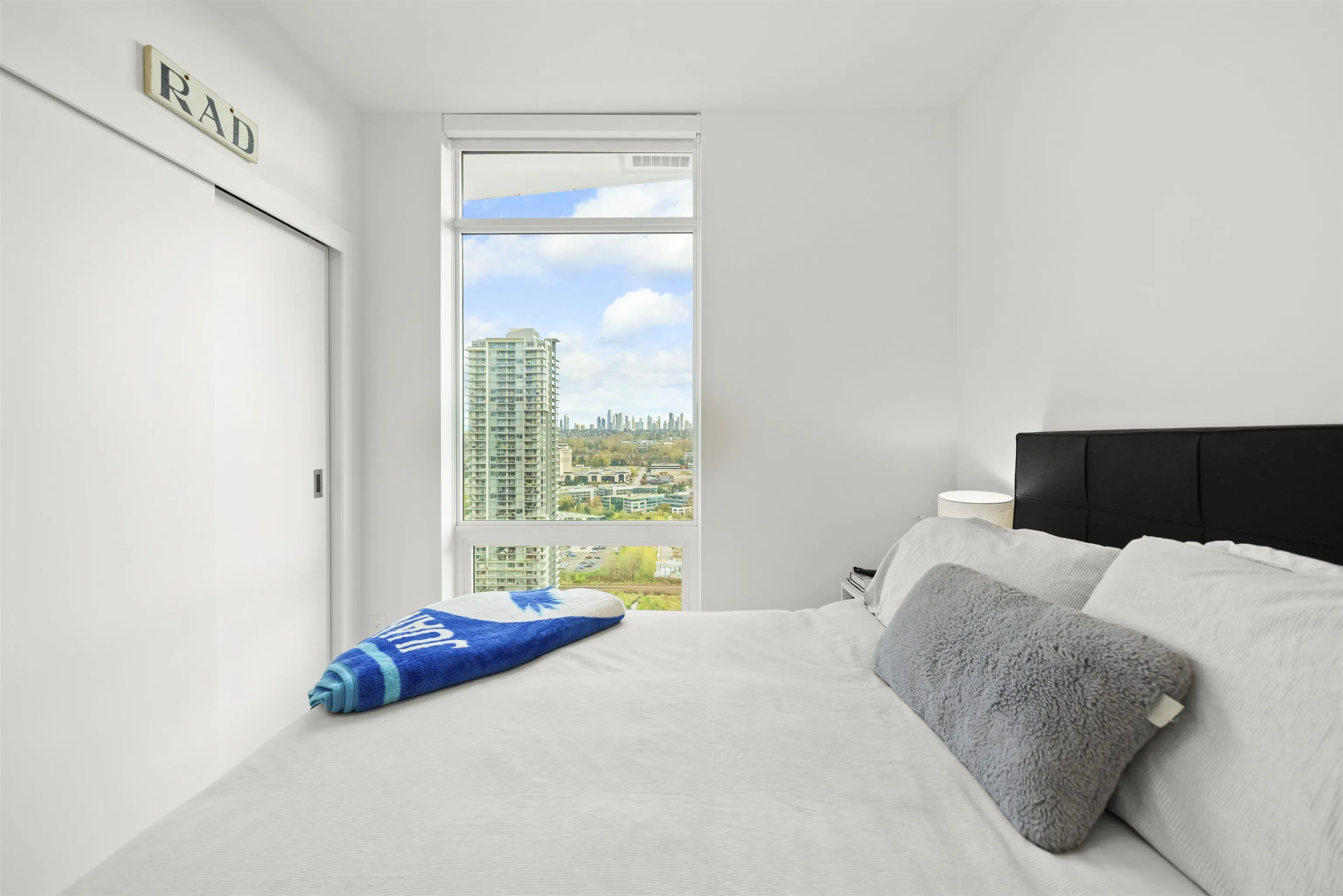 2609 2181 Madison Avenue