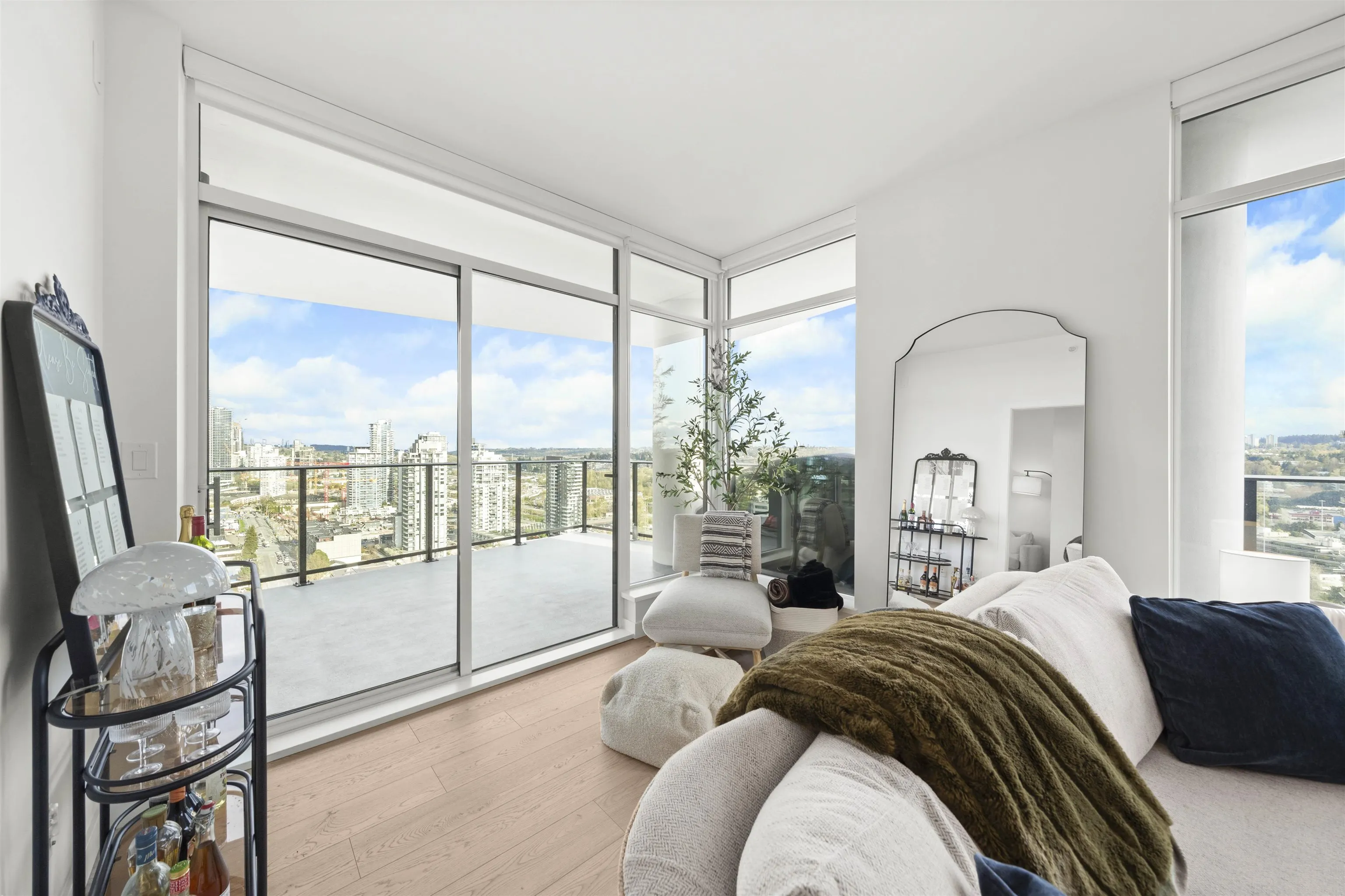 2609 2181 Madison Avenue