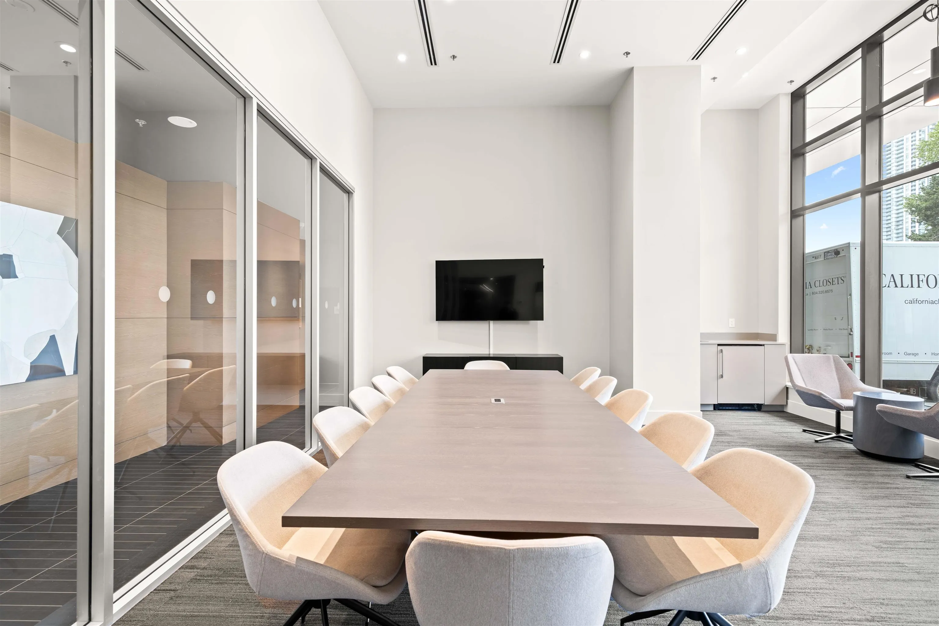 2609 2181 Madison Avenue