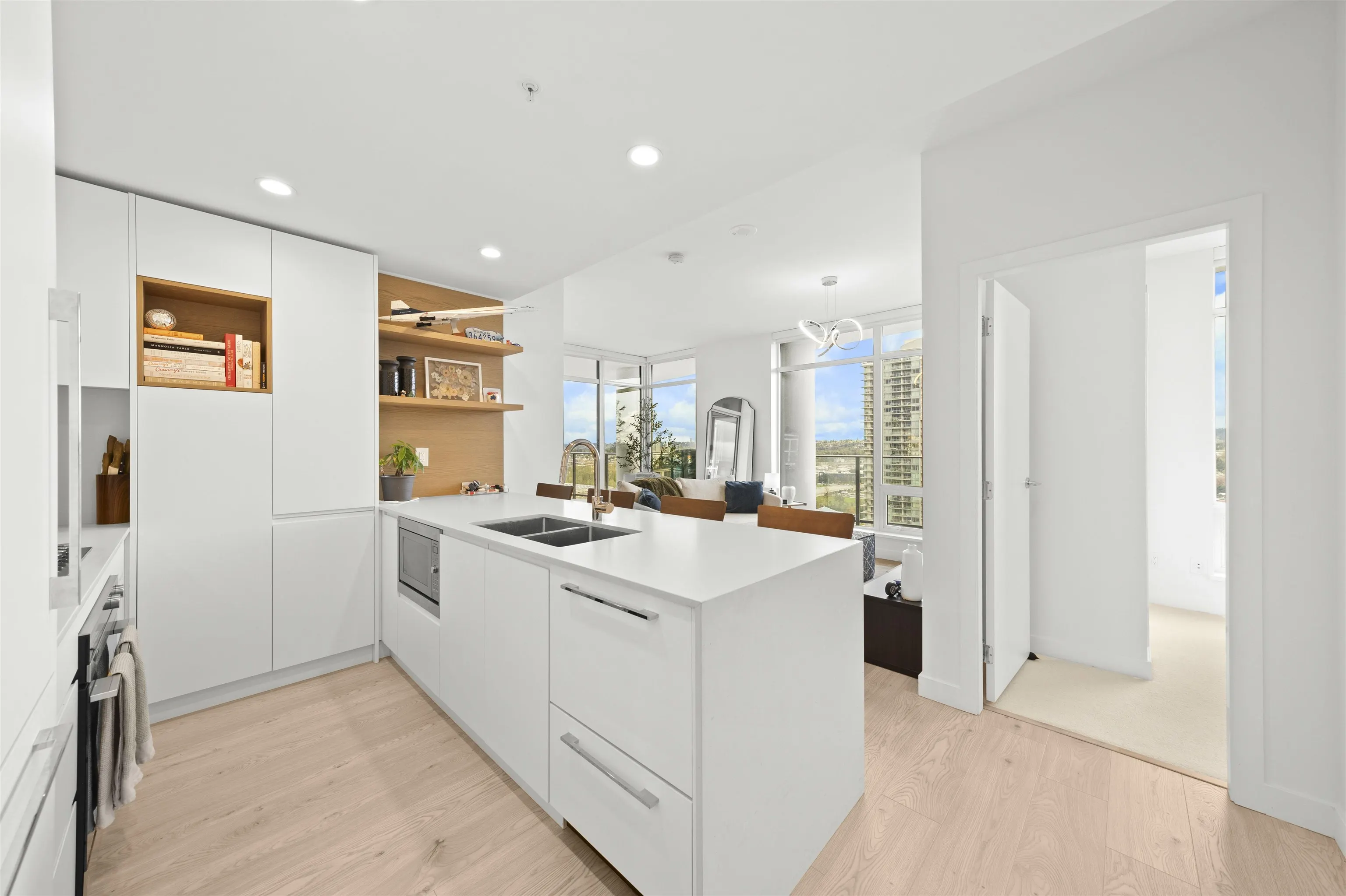 2609 2181 Madison Avenue