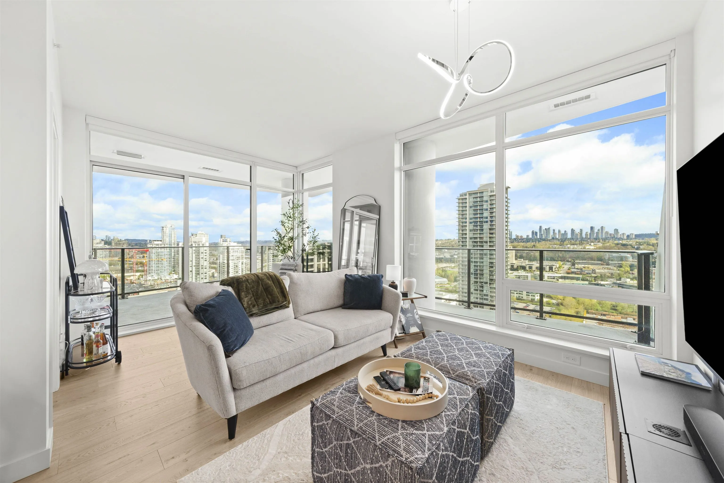 2609 2181 Madison Avenue