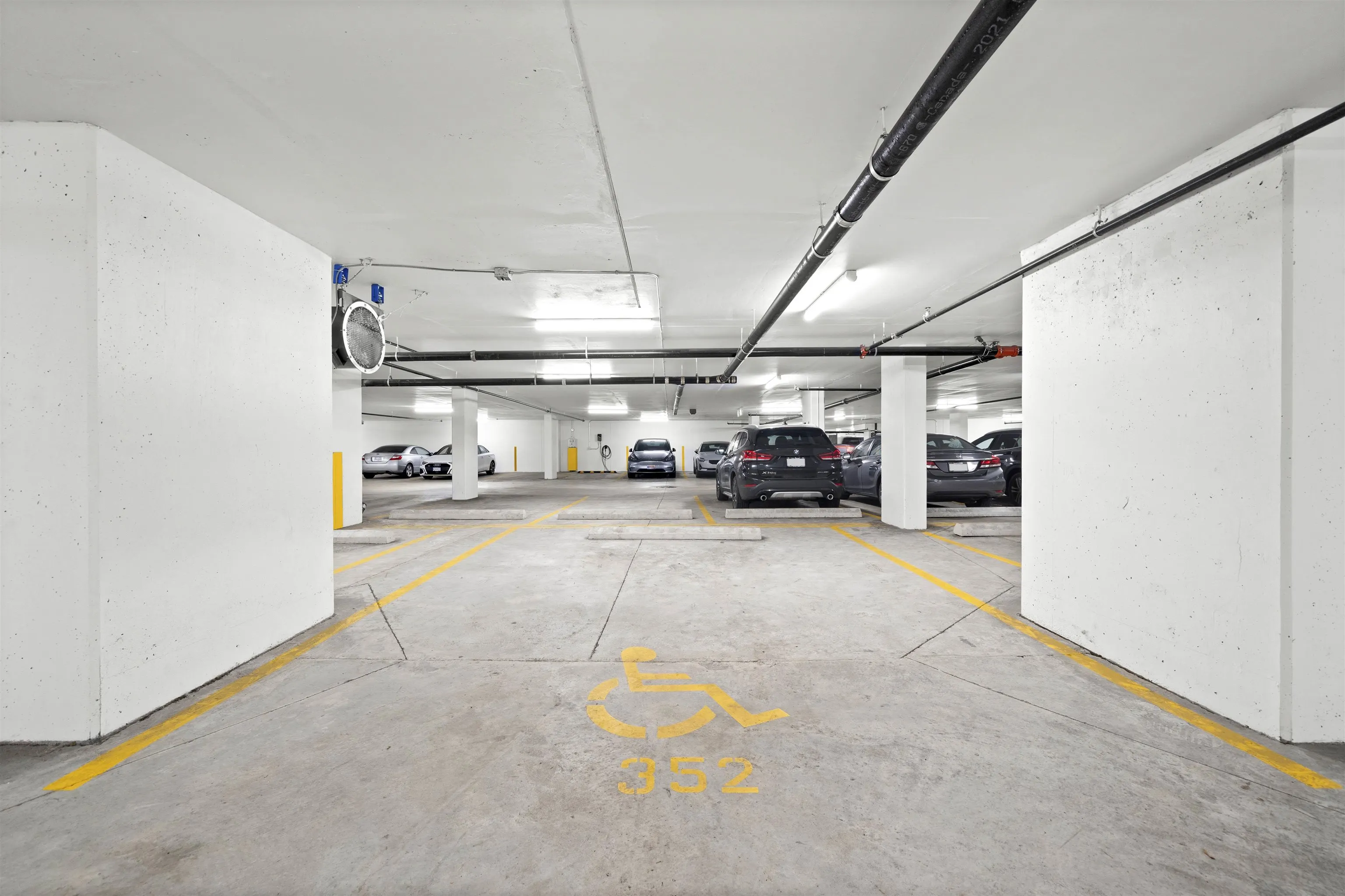 2609 2181 Madison Avenue