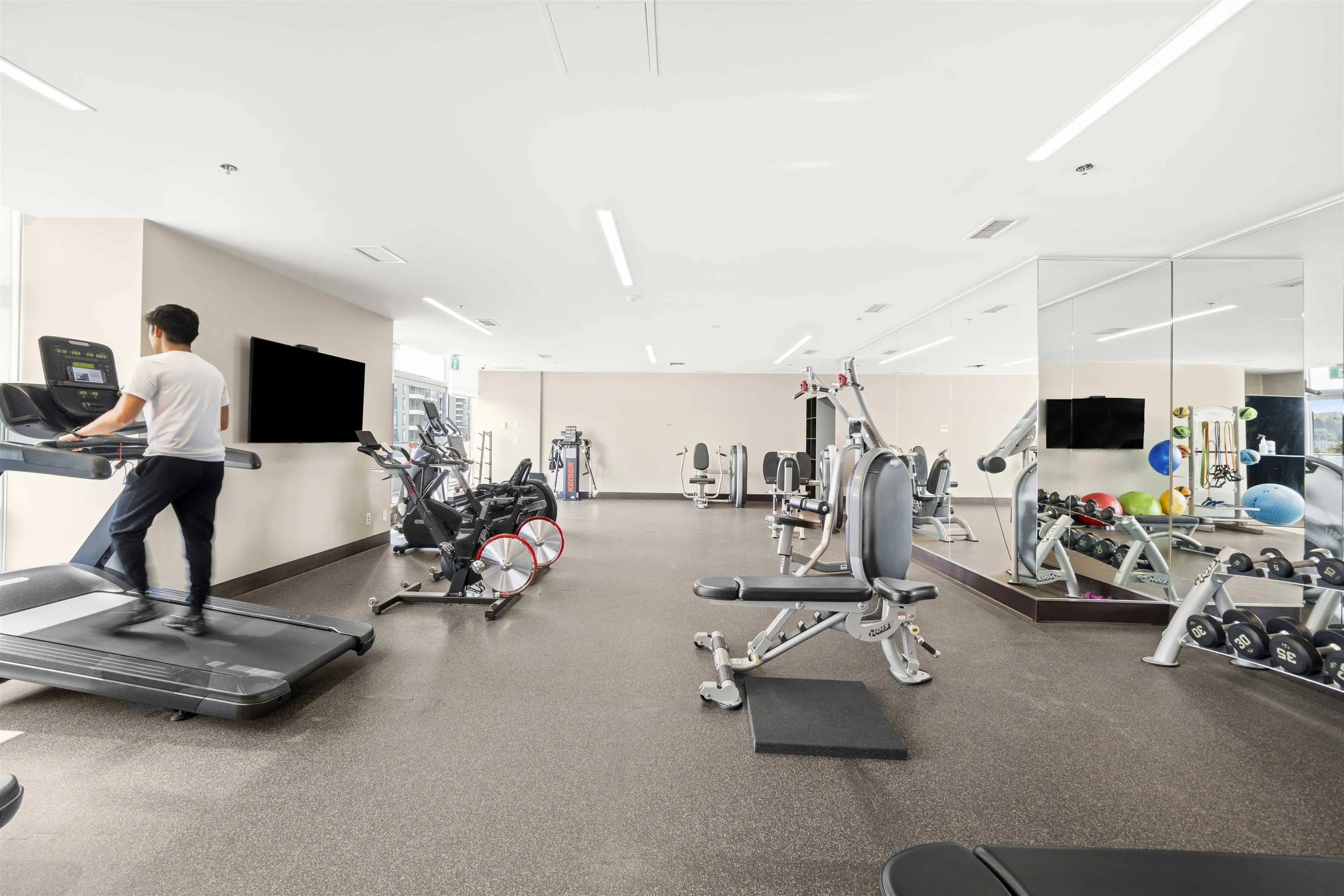 2609 2181 Madison Avenue