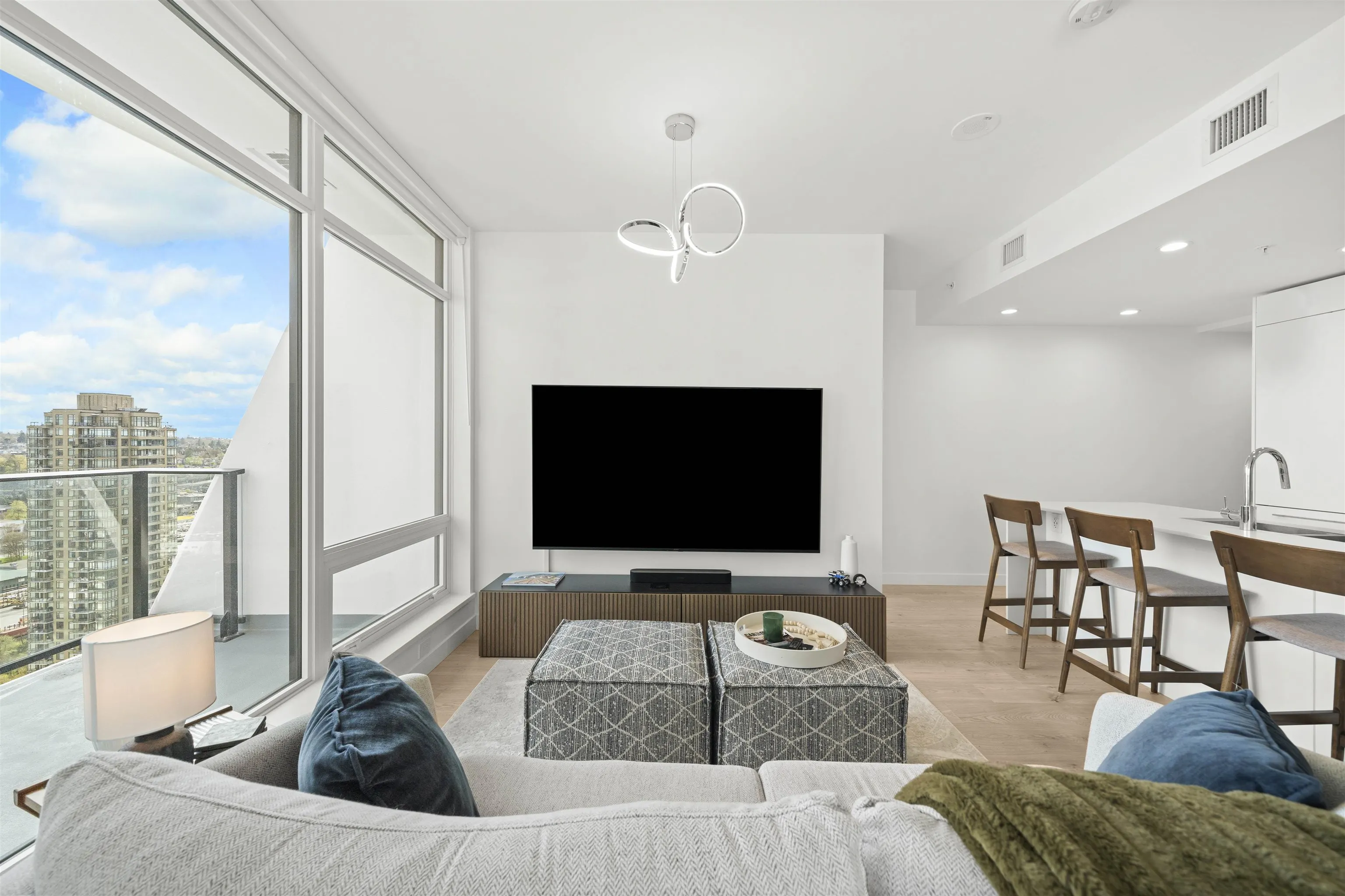 2609 2181 Madison Avenue