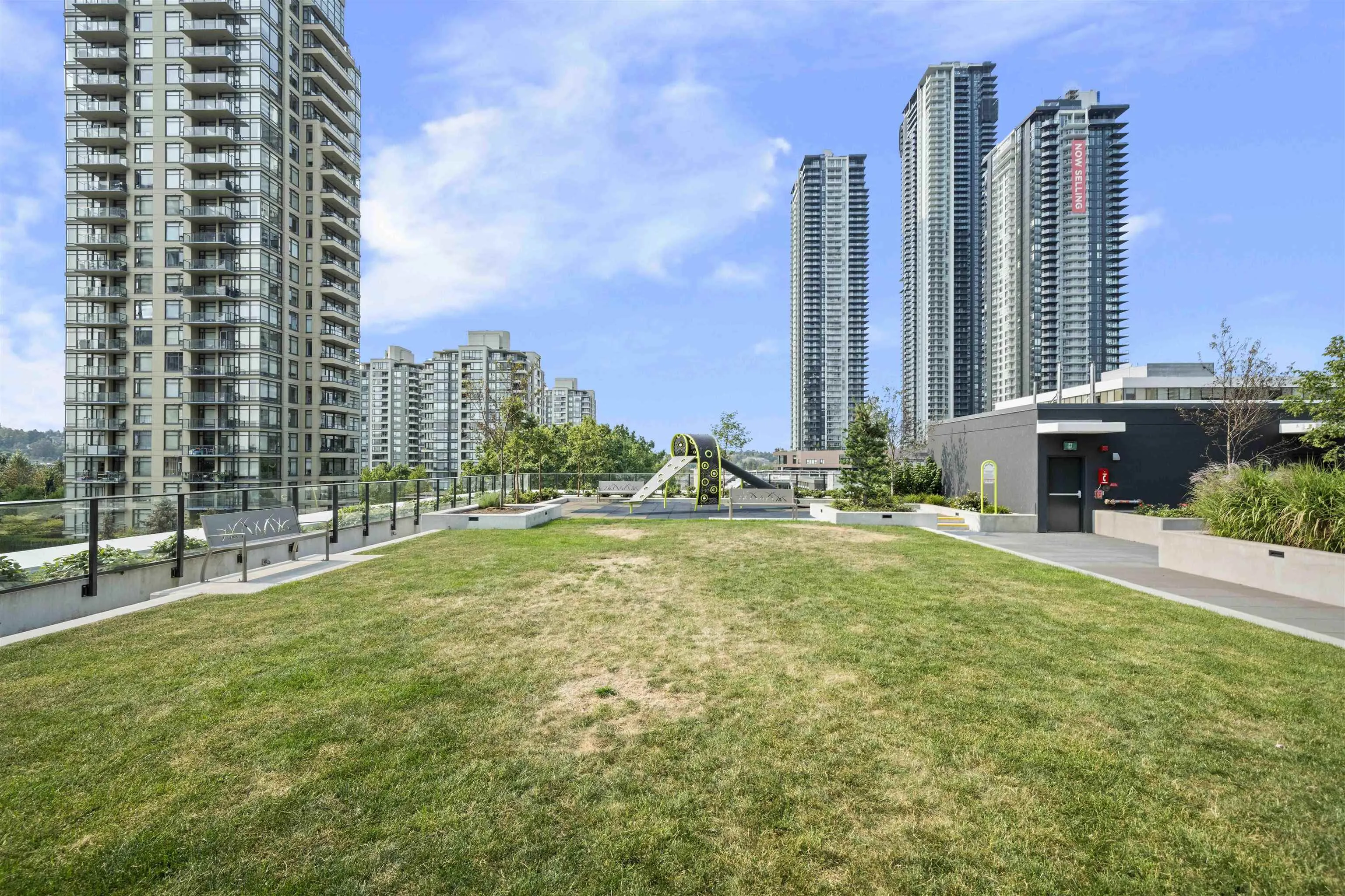 2609 2181 Madison Avenue