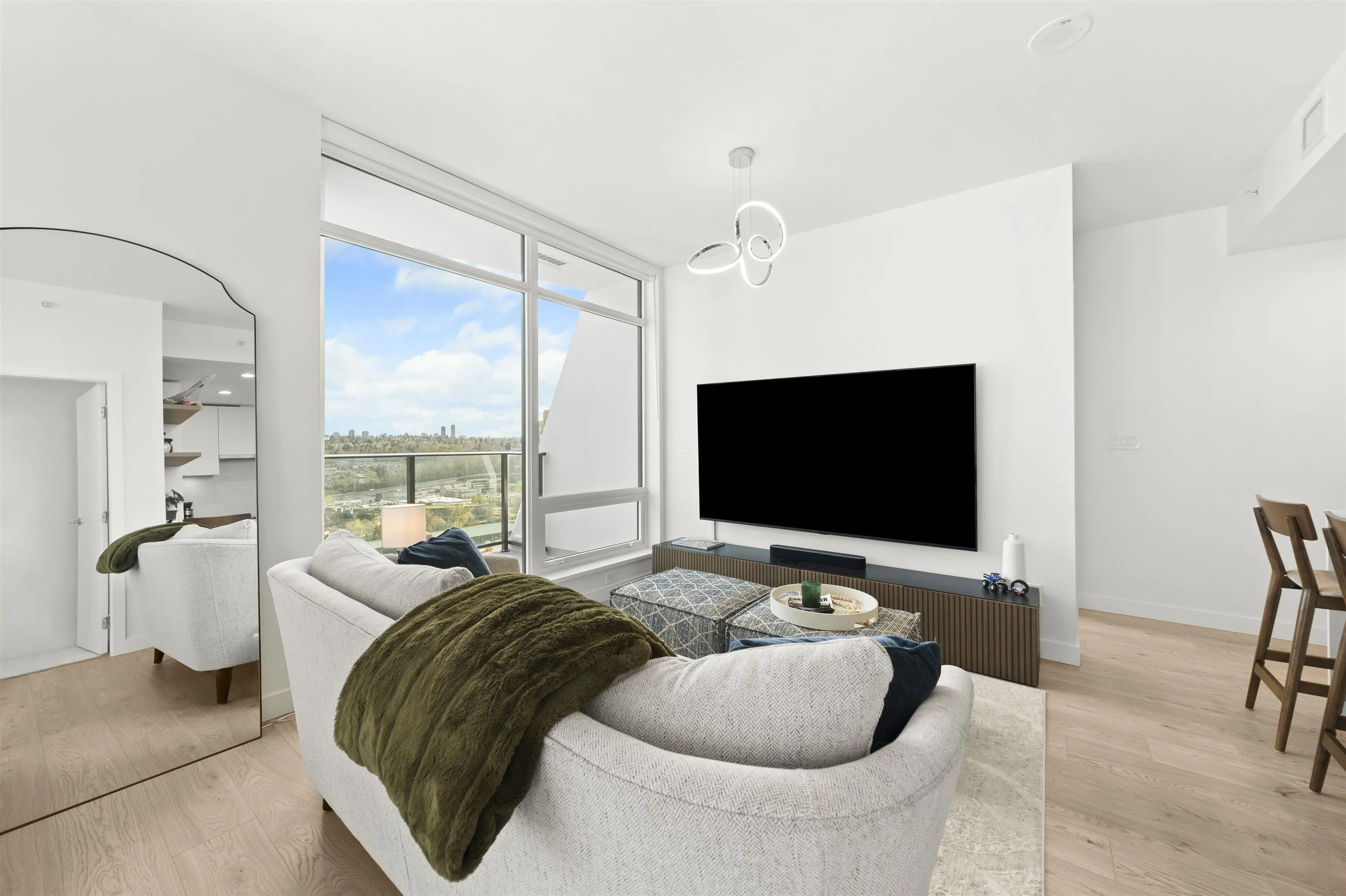 2609 2181 Madison Avenue