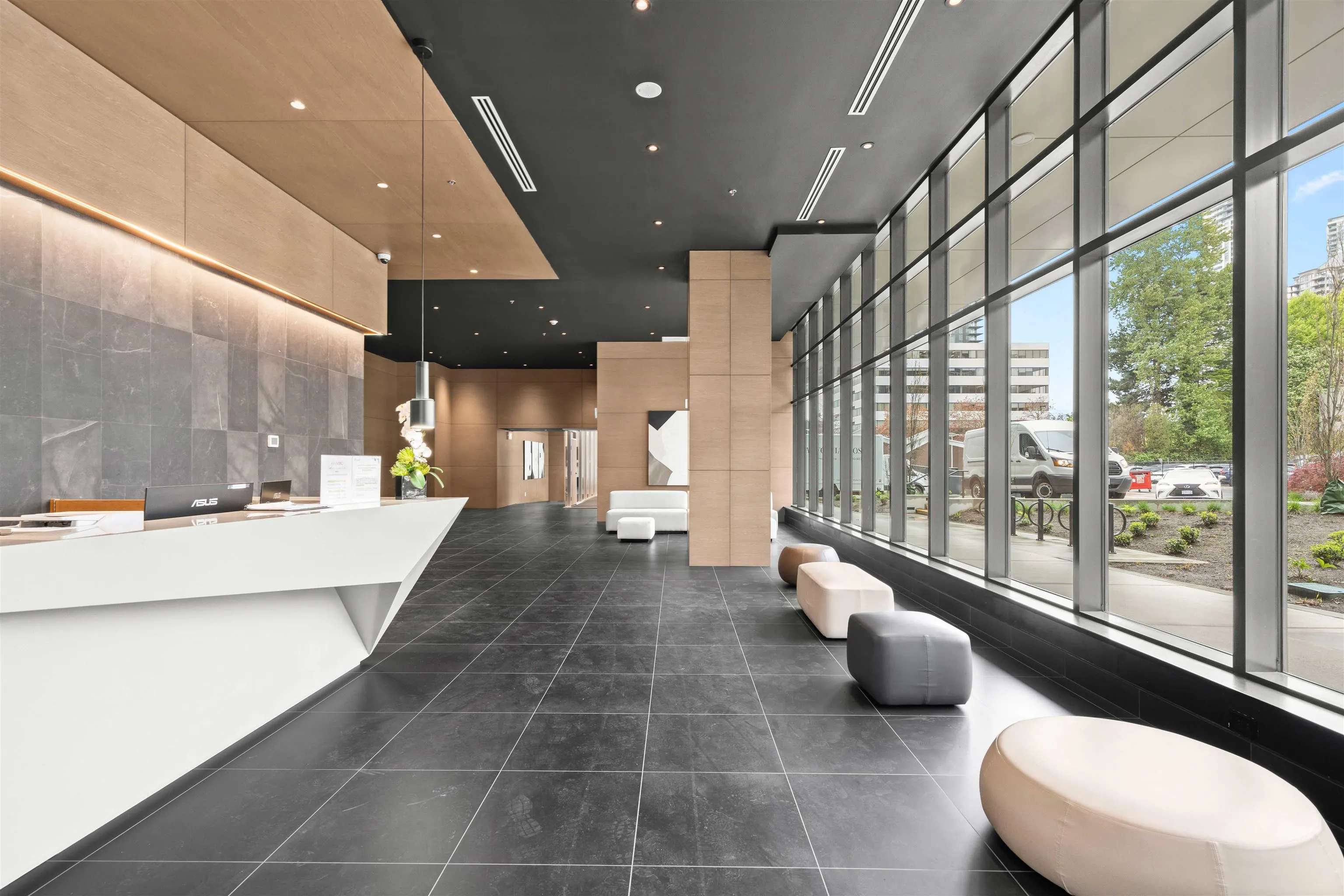 2609 2181 Madison Avenue