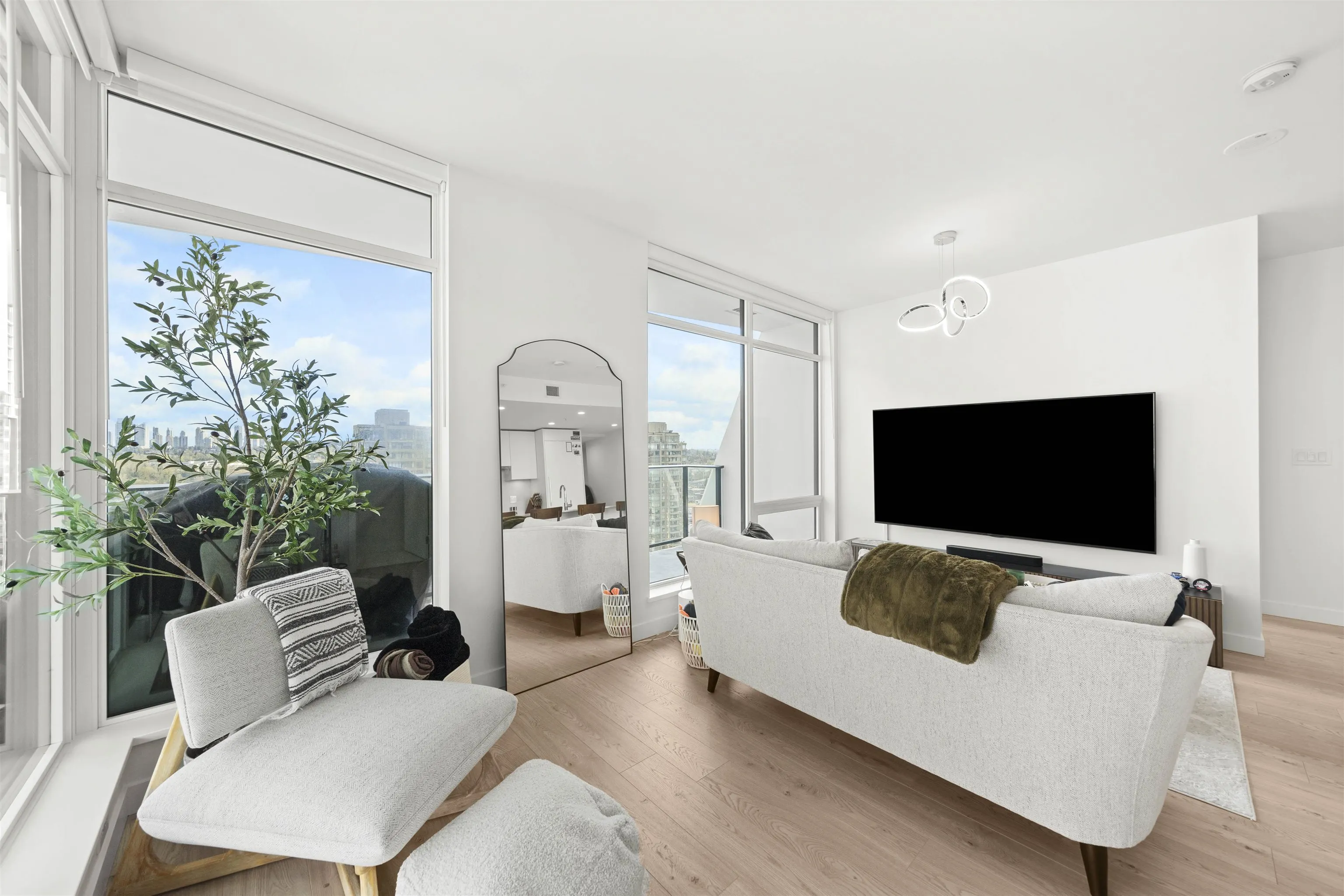 2609 2181 Madison Avenue