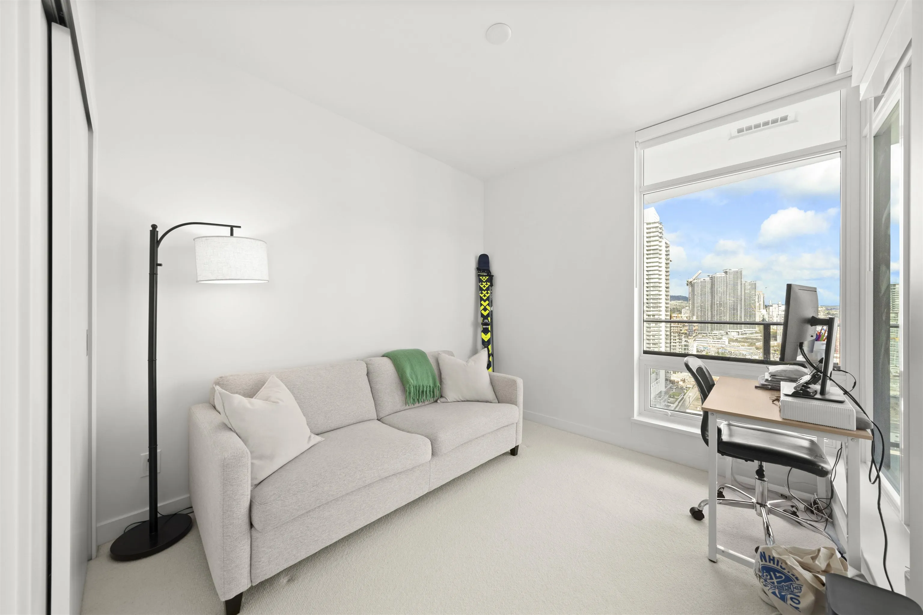 2609 2181 Madison Avenue