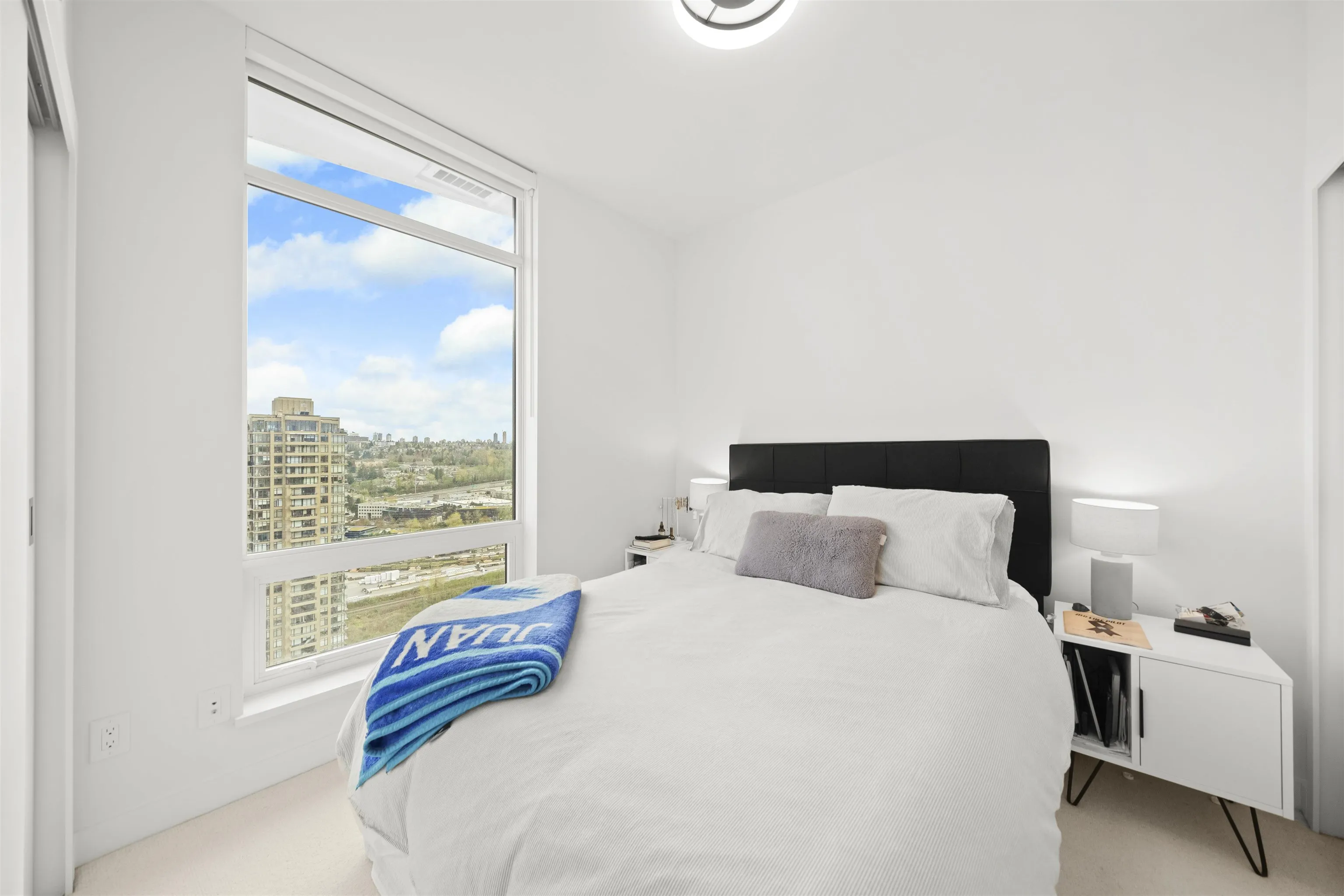 2609 2181 Madison Avenue