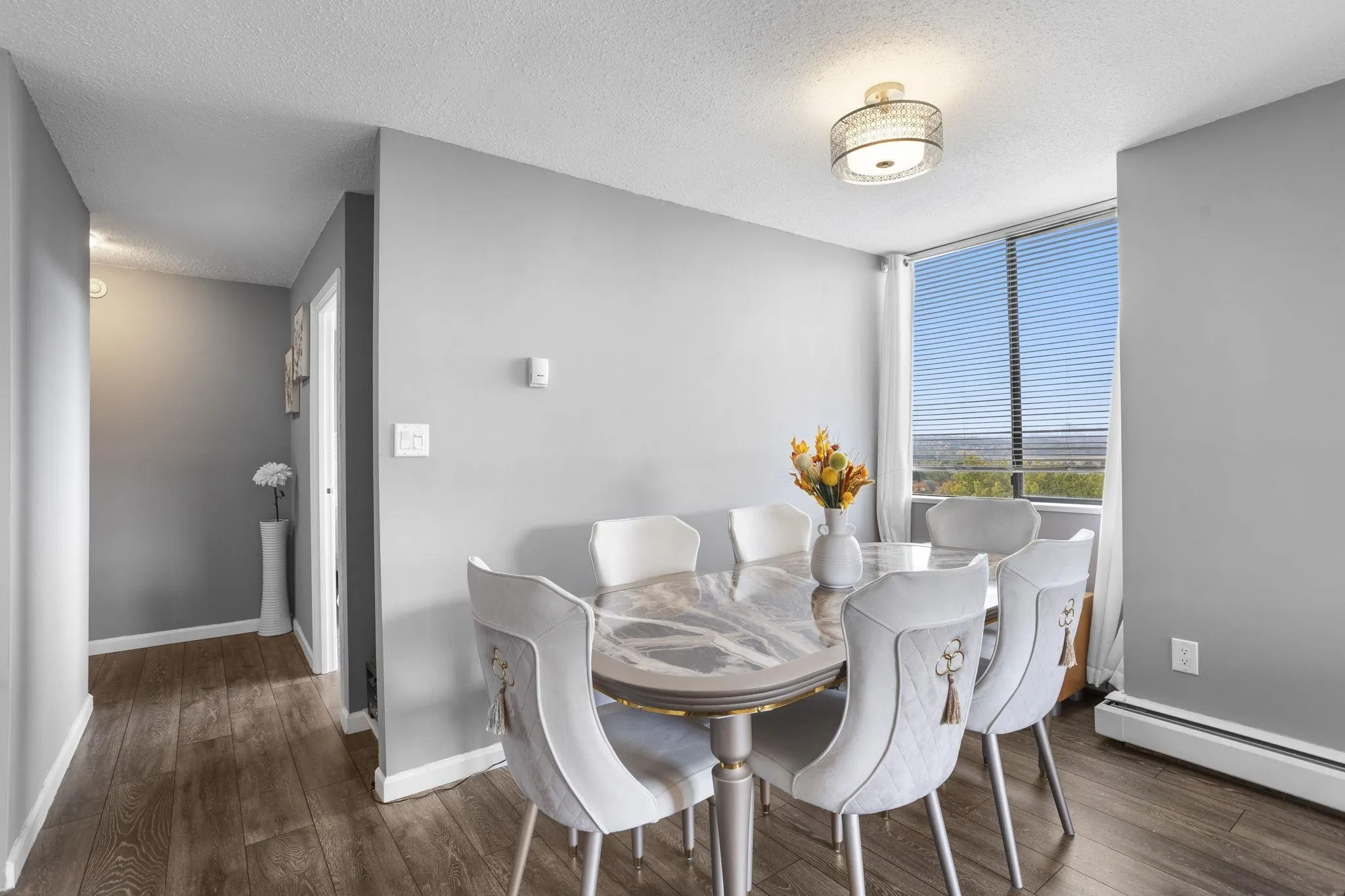 1605 3737 Bartlett Court