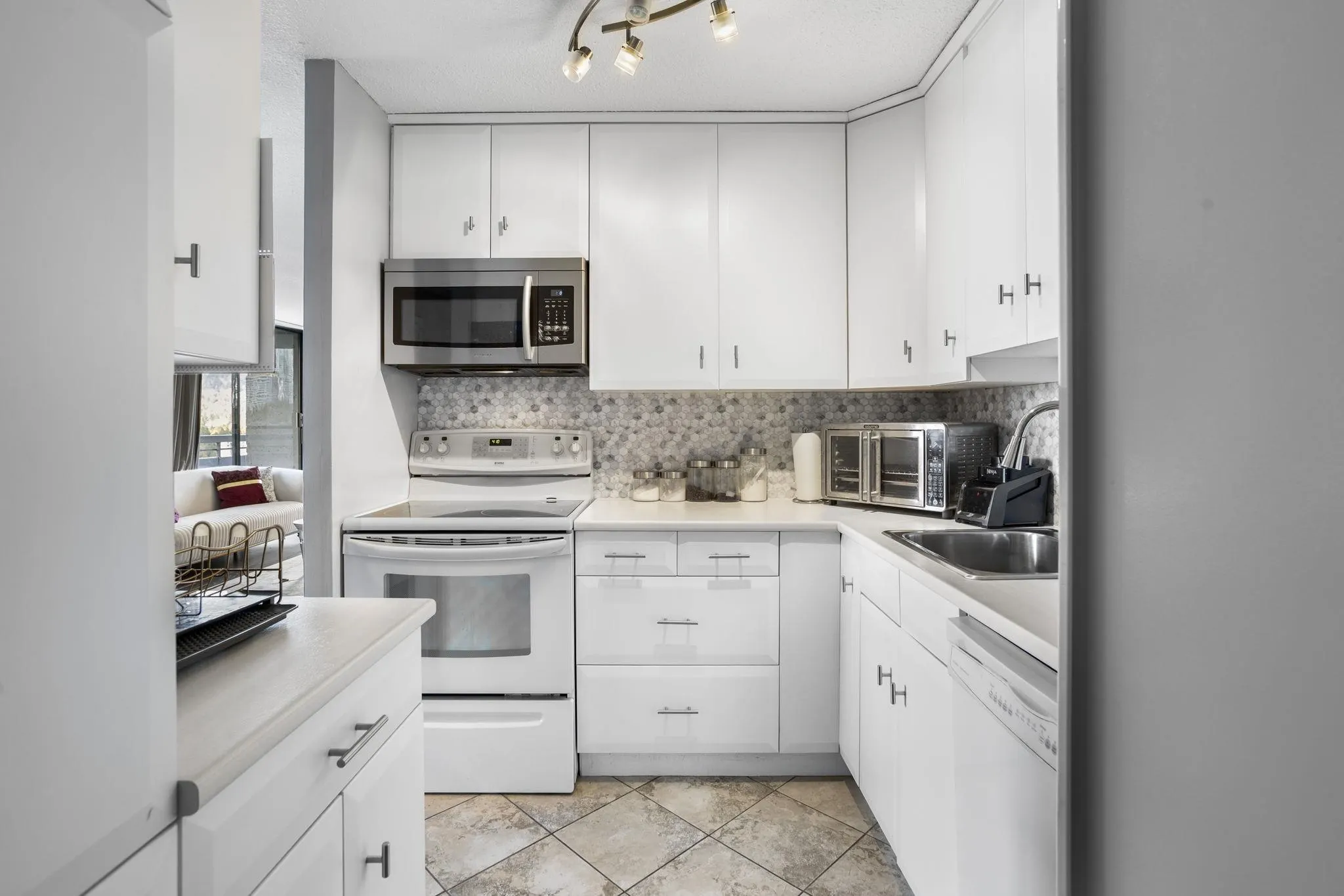 1605 3737 Bartlett Court