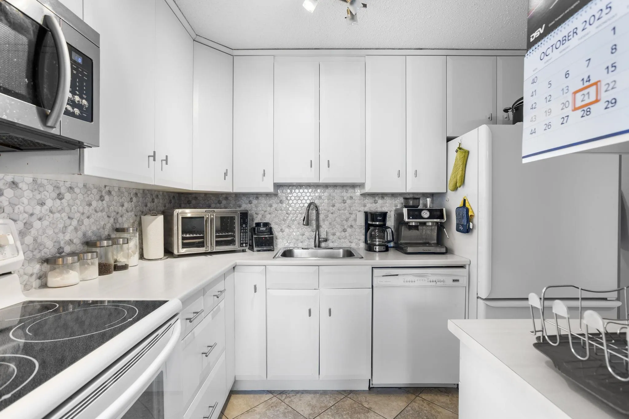 1605 3737 Bartlett Court