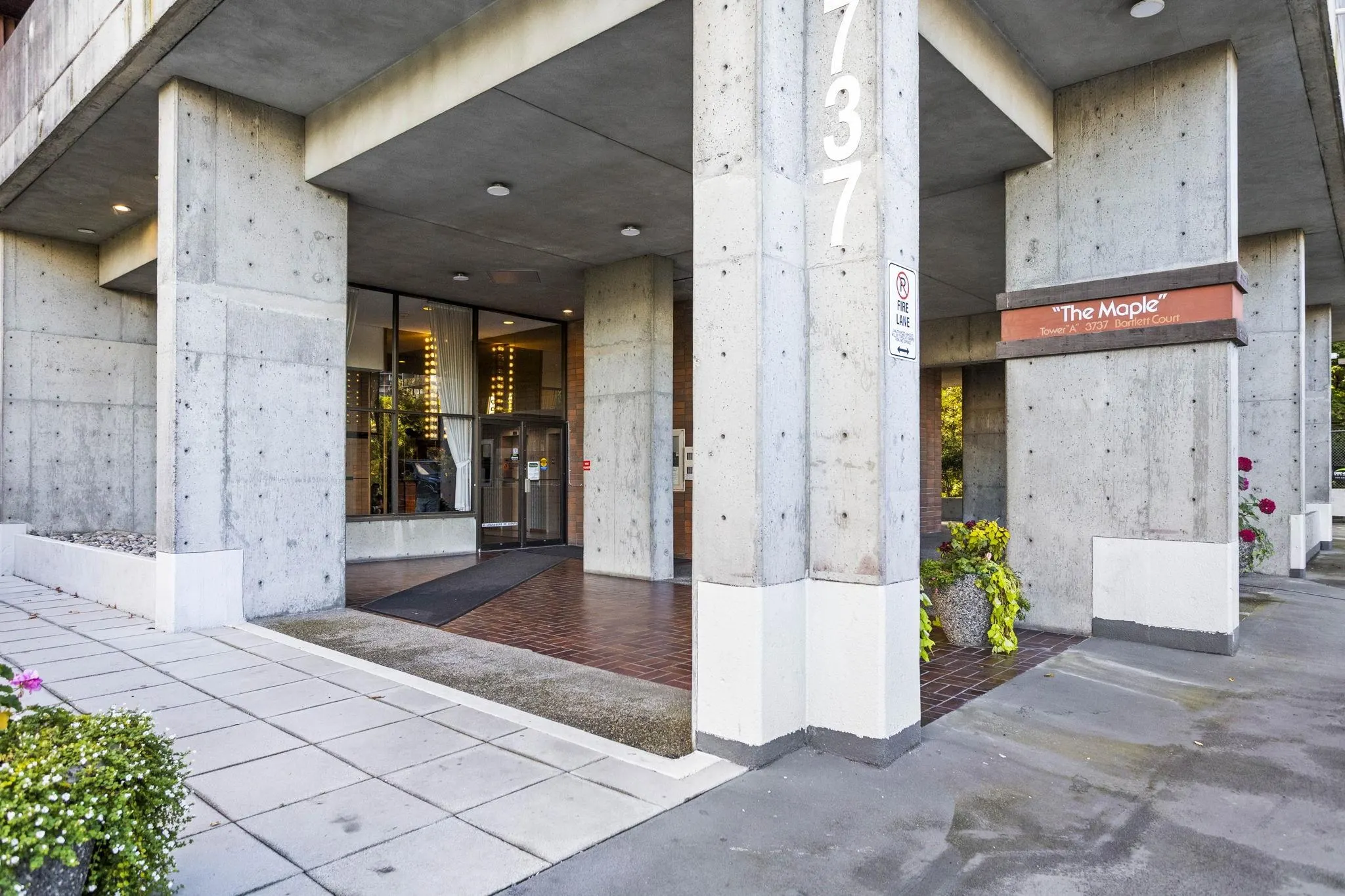 1605 3737 Bartlett Court