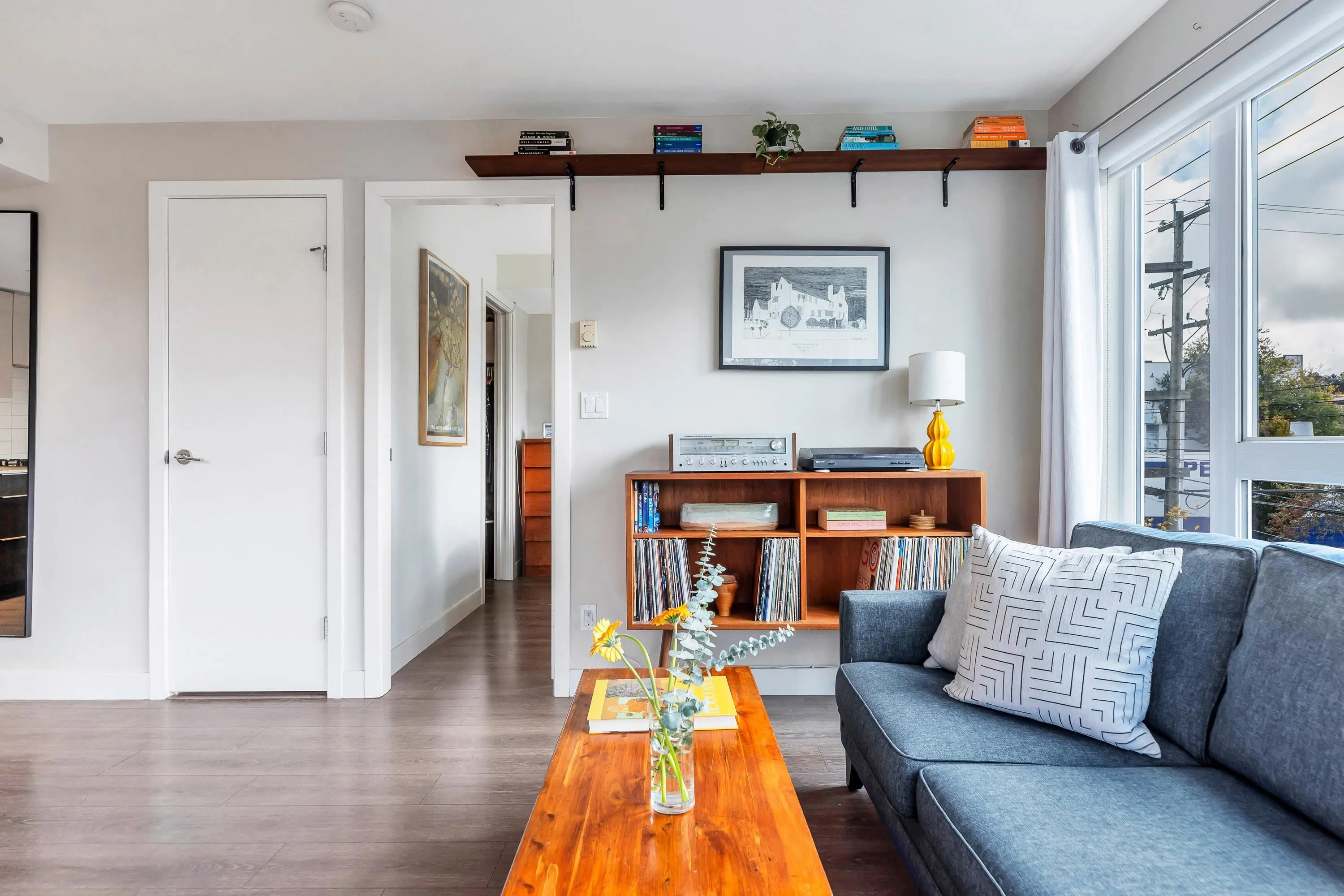 329 1588 E Hastings Street