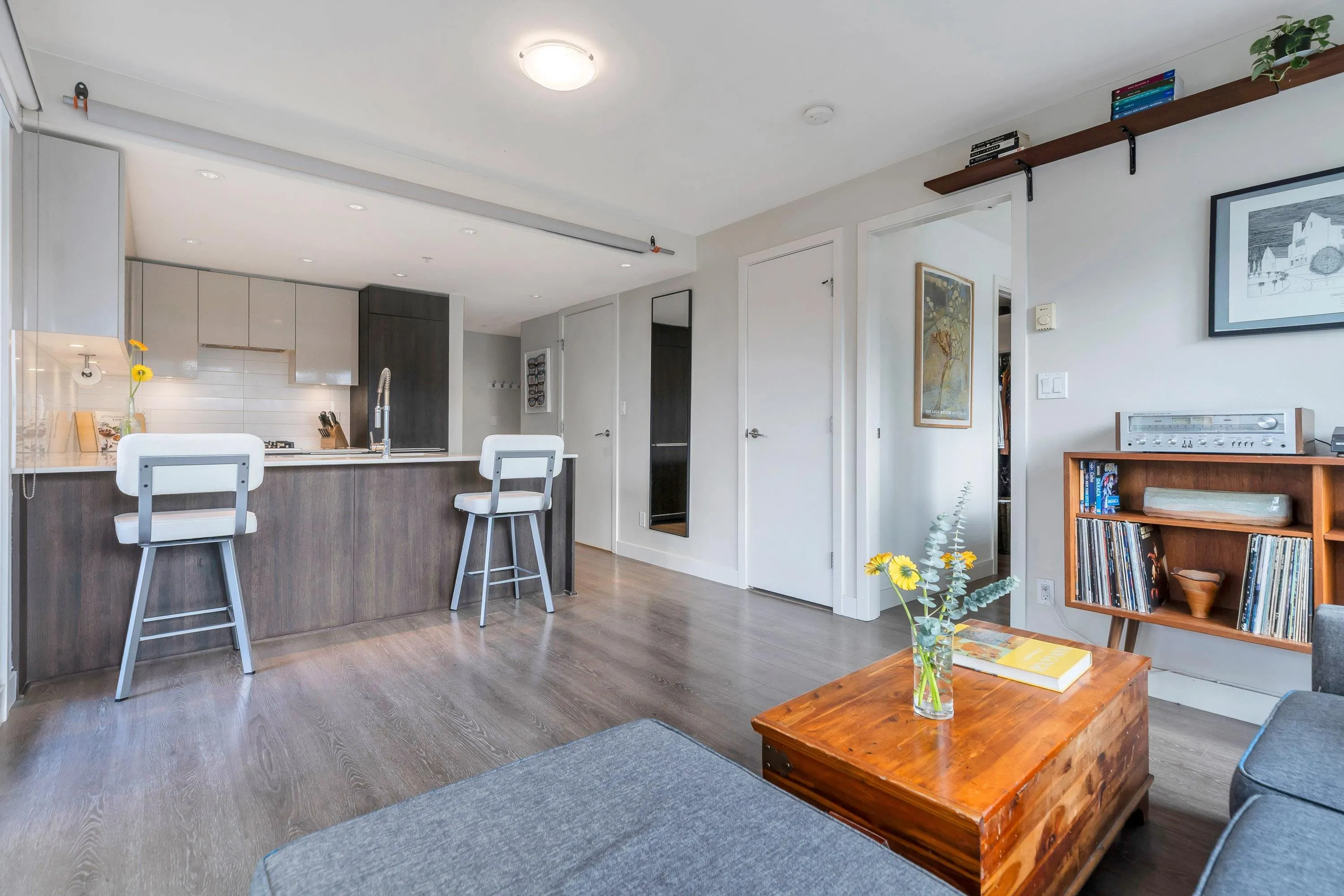 329 1588 E Hastings Street