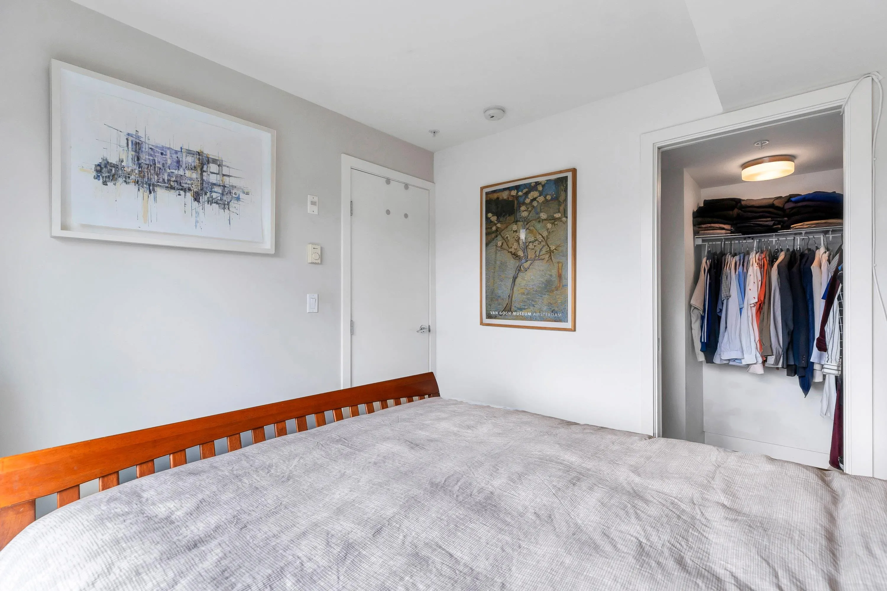 329 1588 E Hastings Street