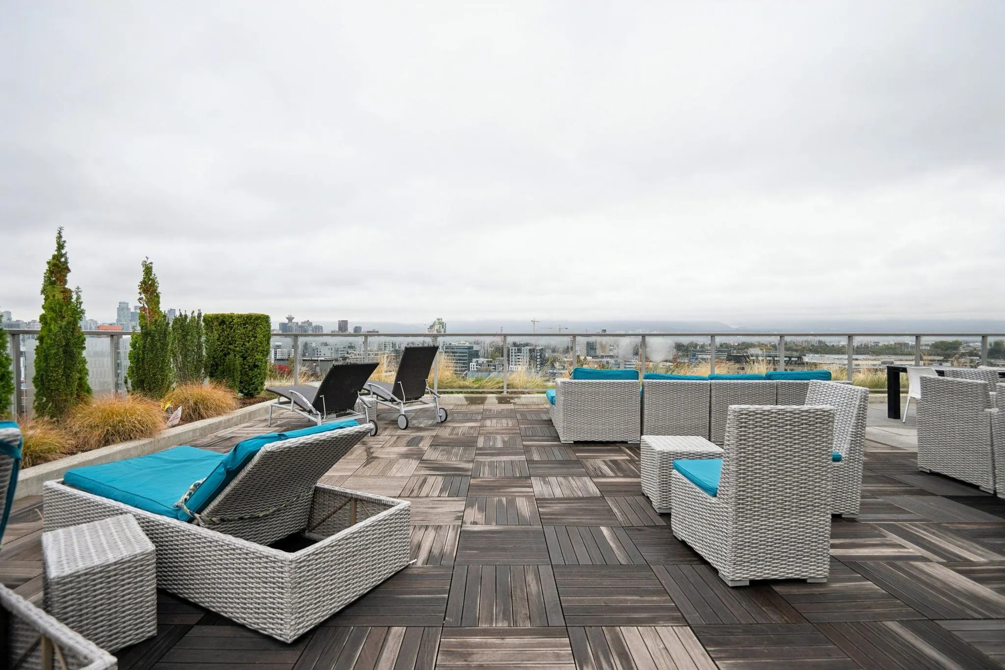 365 250 E 6th Avenue