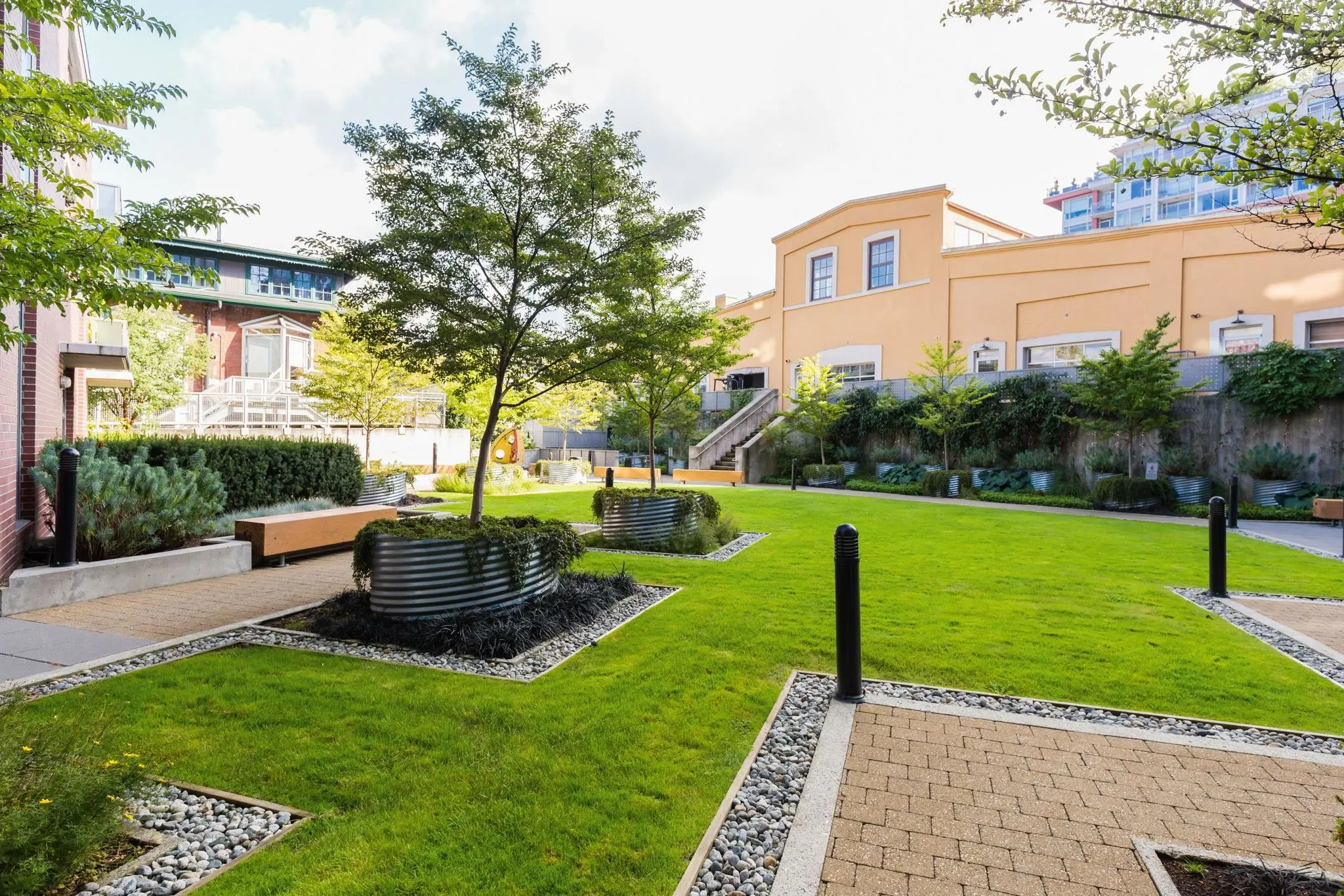 365 250 E 6th Avenue