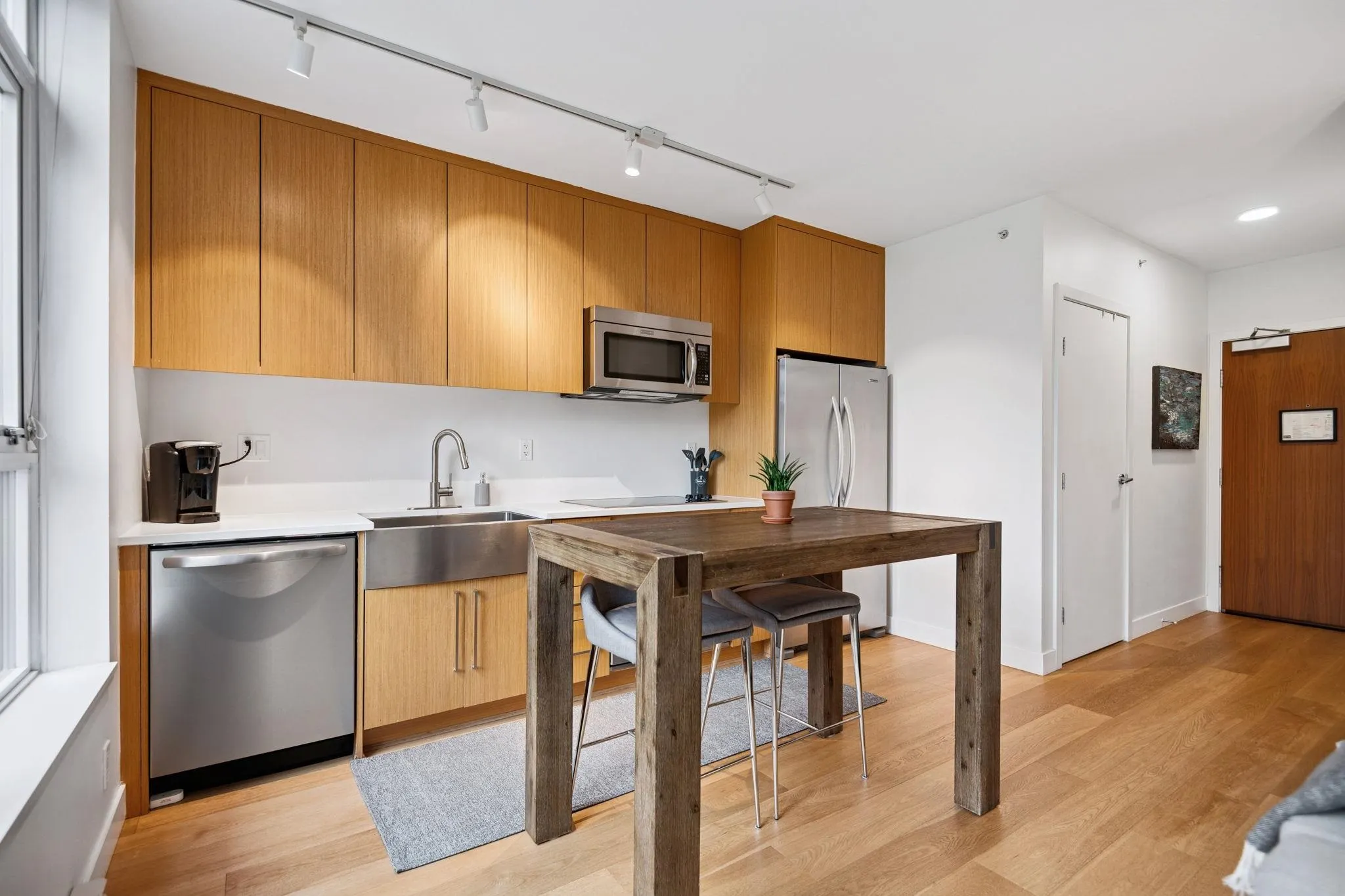 365 250 E 6th Avenue