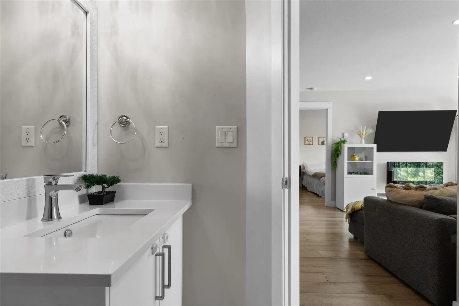 306 32725 George Ferguson Way