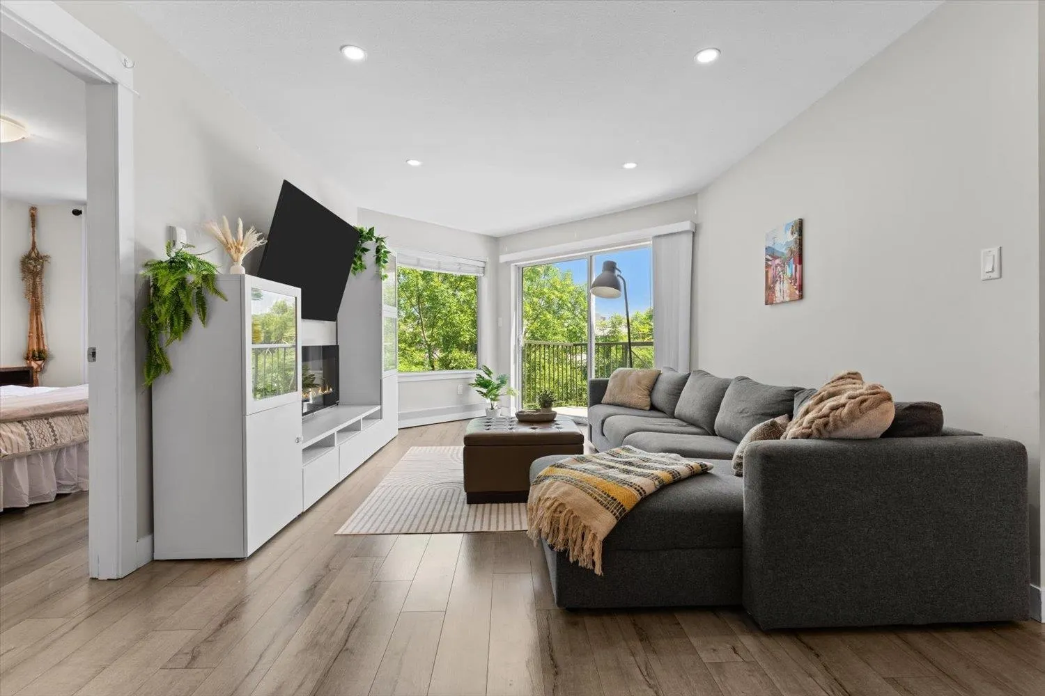 306 32725 George Ferguson Way