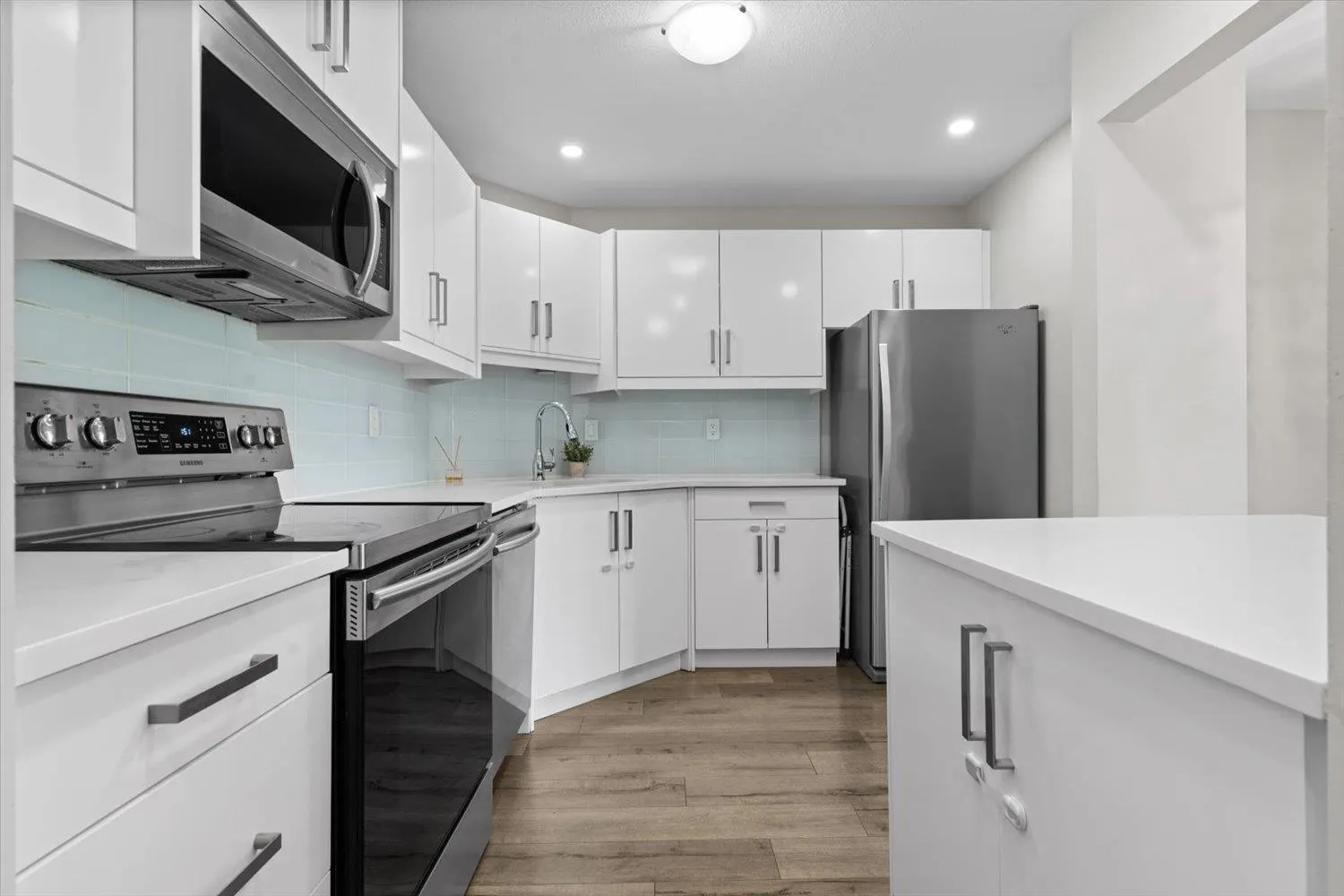 306 32725 George Ferguson Way