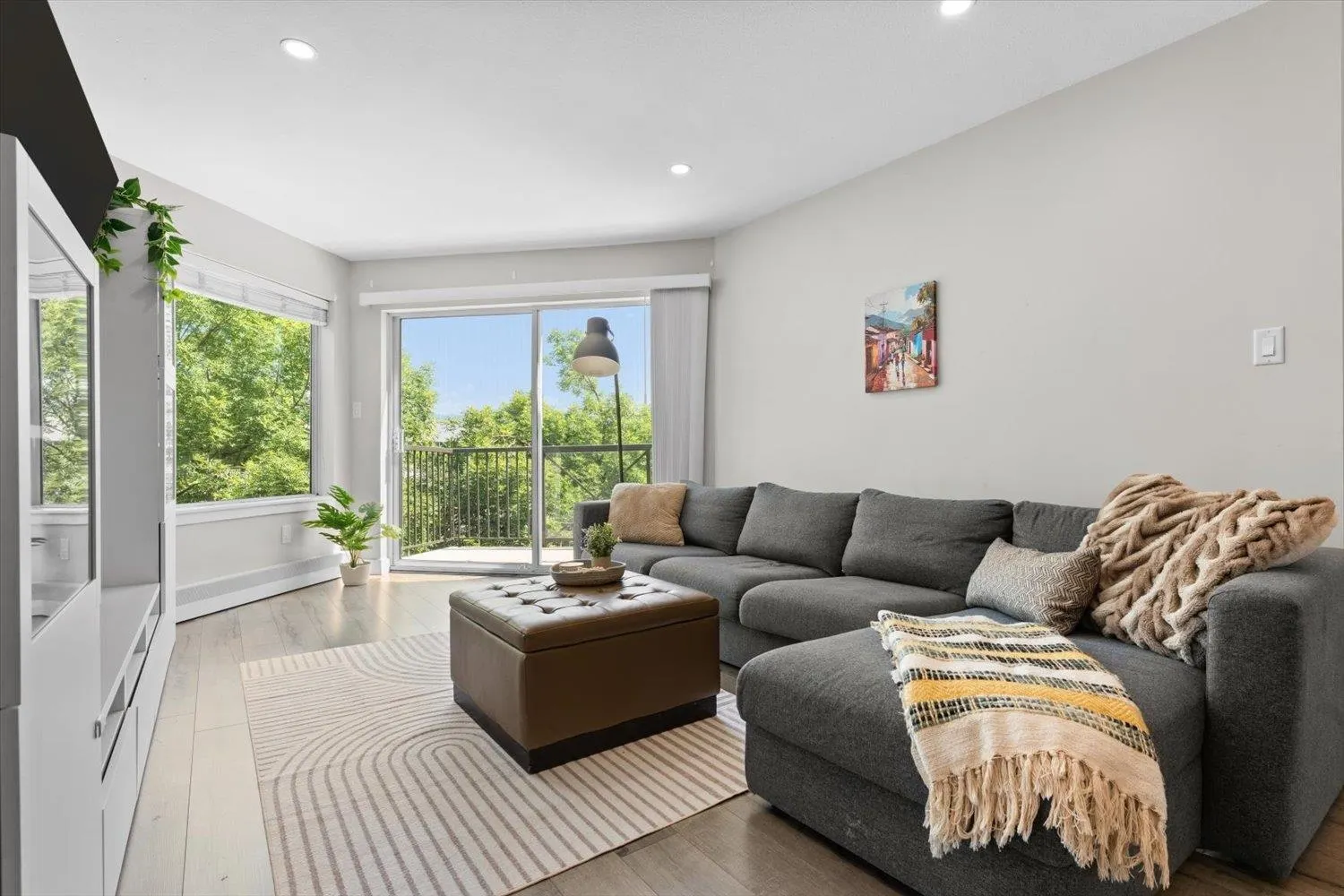 306 32725 George Ferguson Way