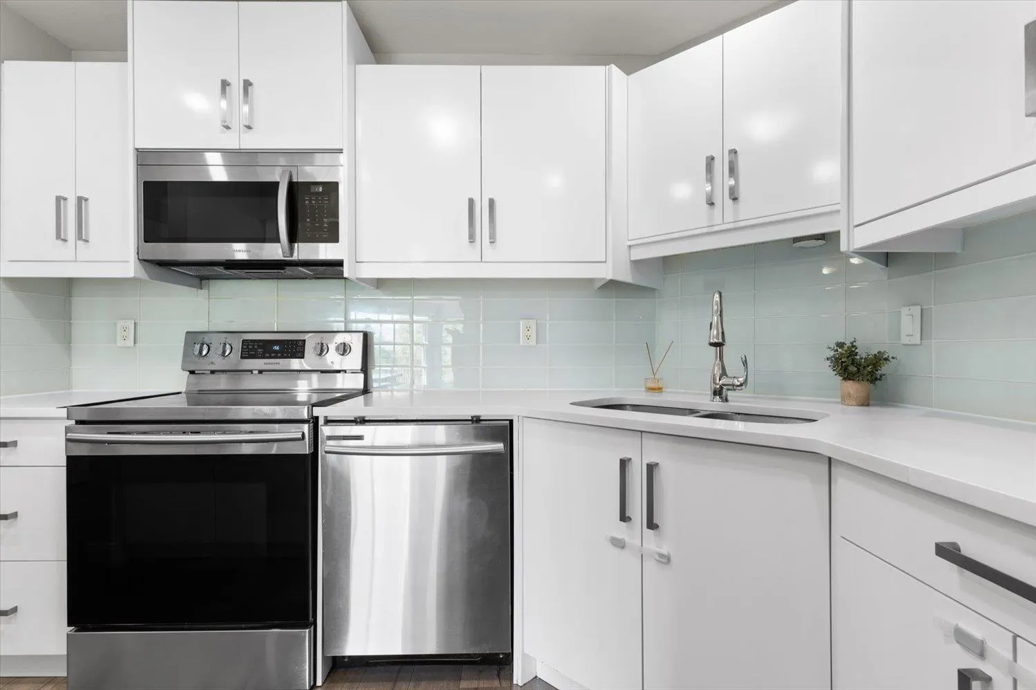 306 32725 George Ferguson Way