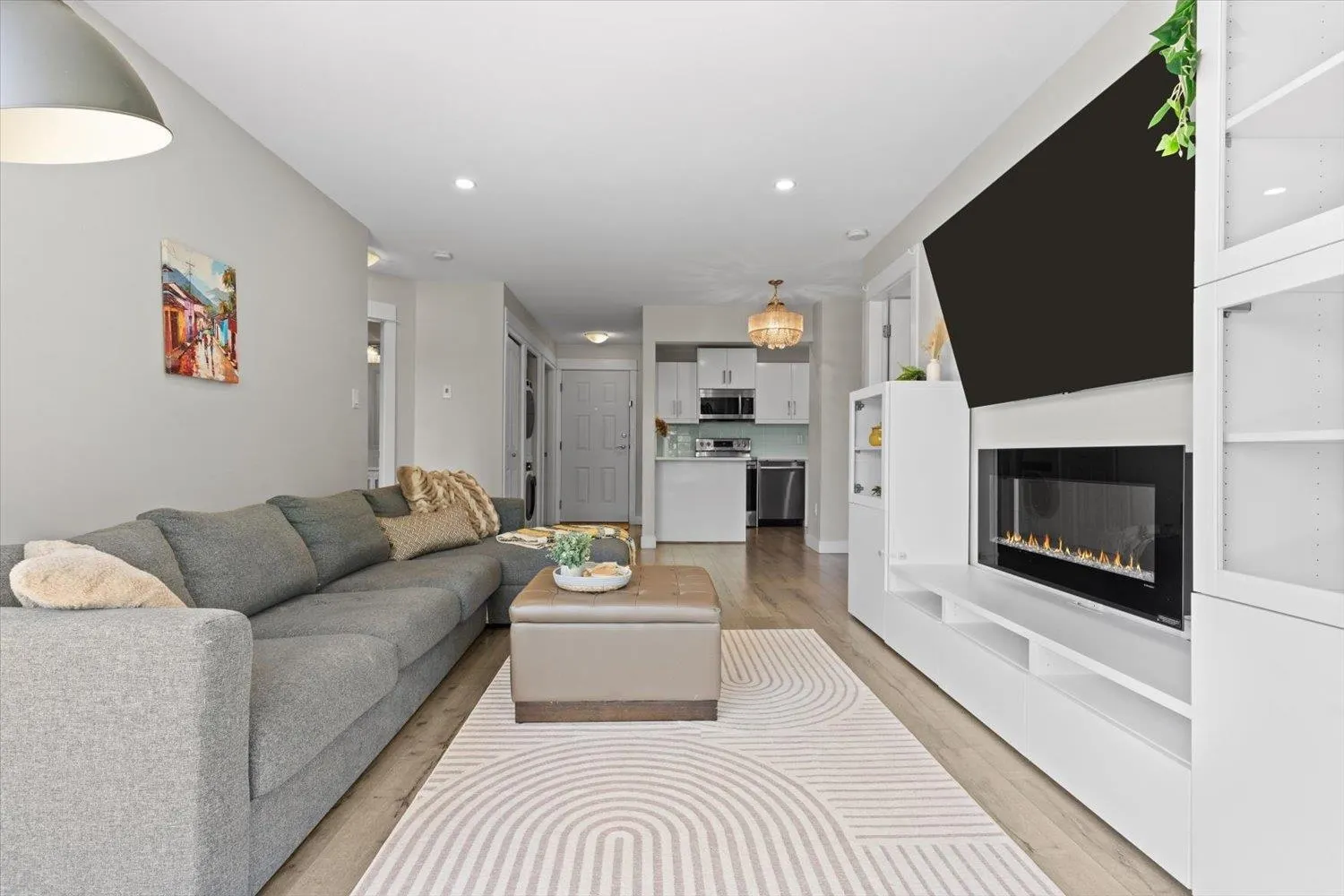 306 32725 George Ferguson Way