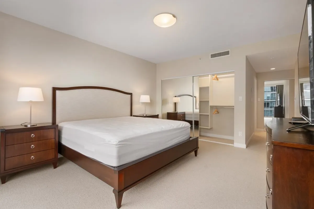 2102 1281 W Cordova Street