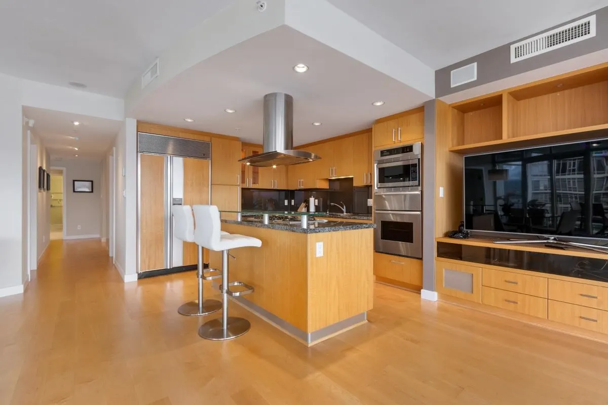 2102 1281 W Cordova Street