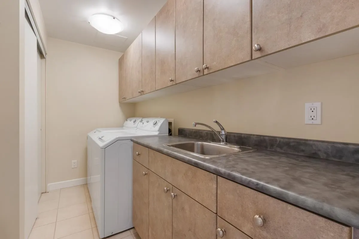 2102 1281 W Cordova Street