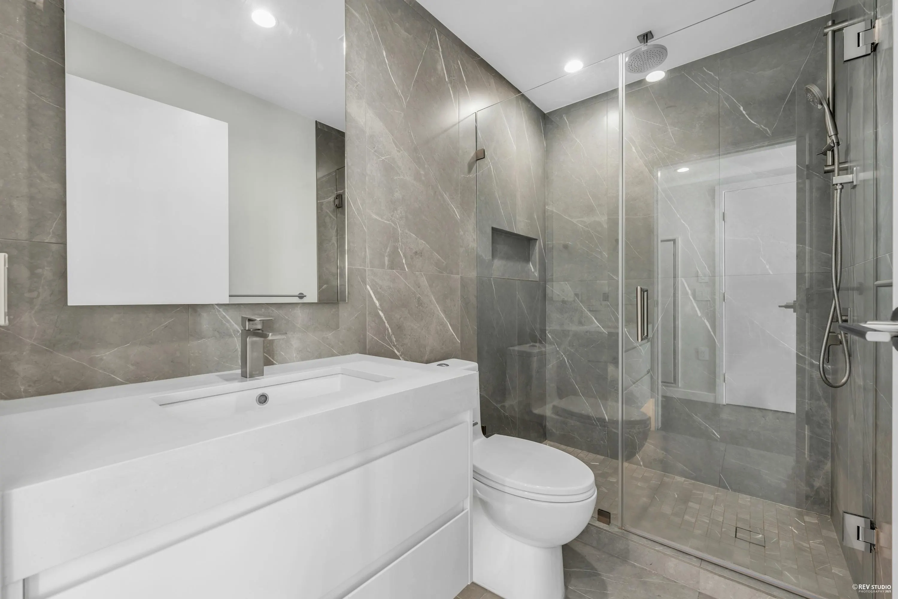 1504 7418 Paulson Street