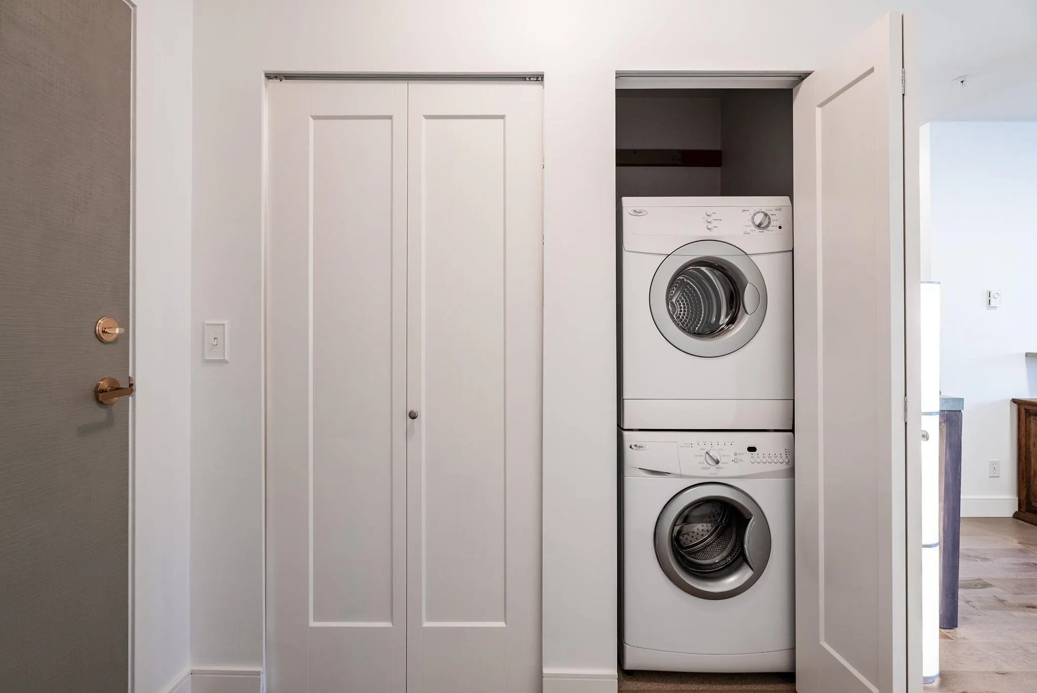 304 1928 Nelson Street